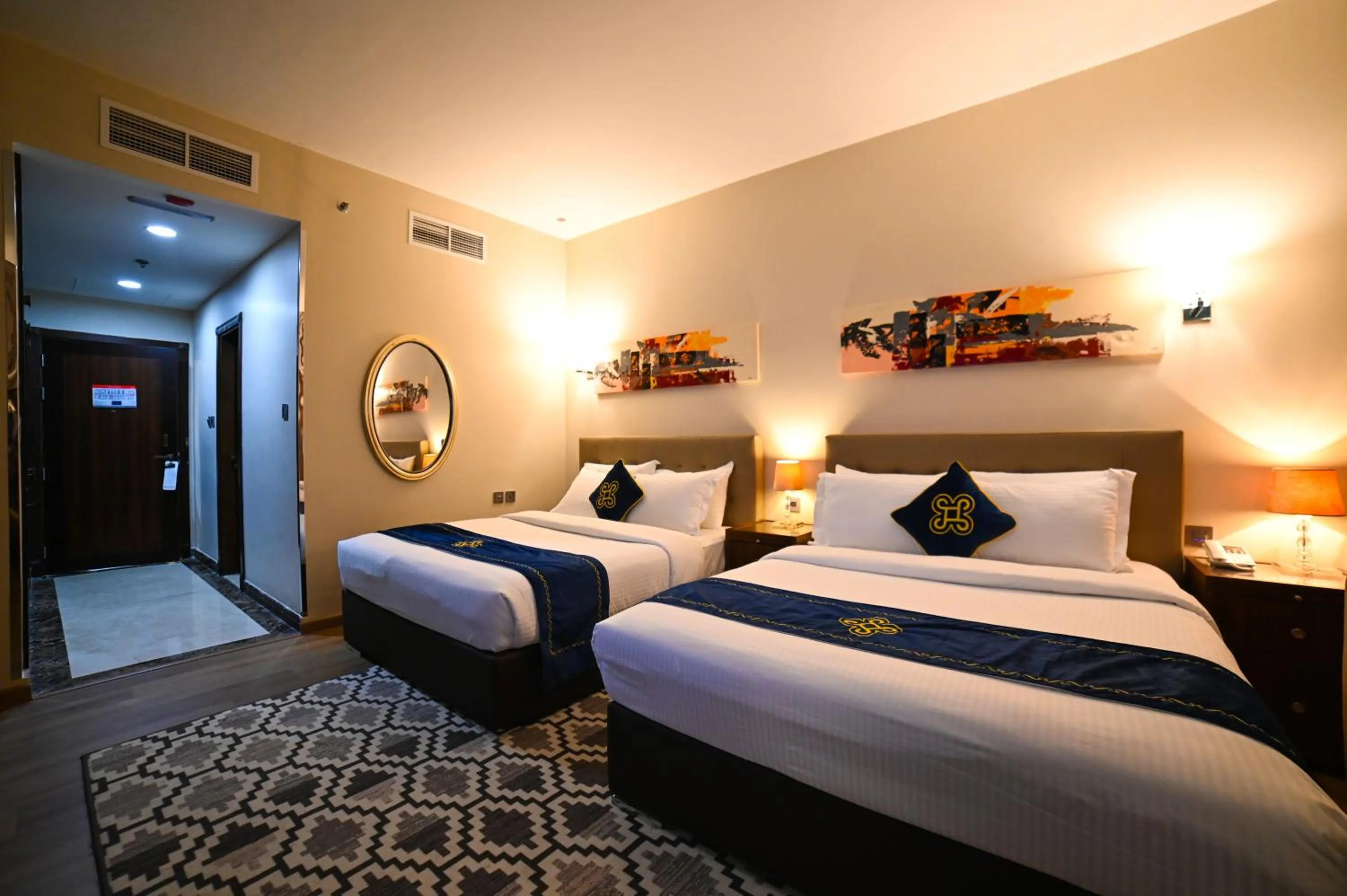 Photo of the whole room, Bed in Seven Seas Hotel