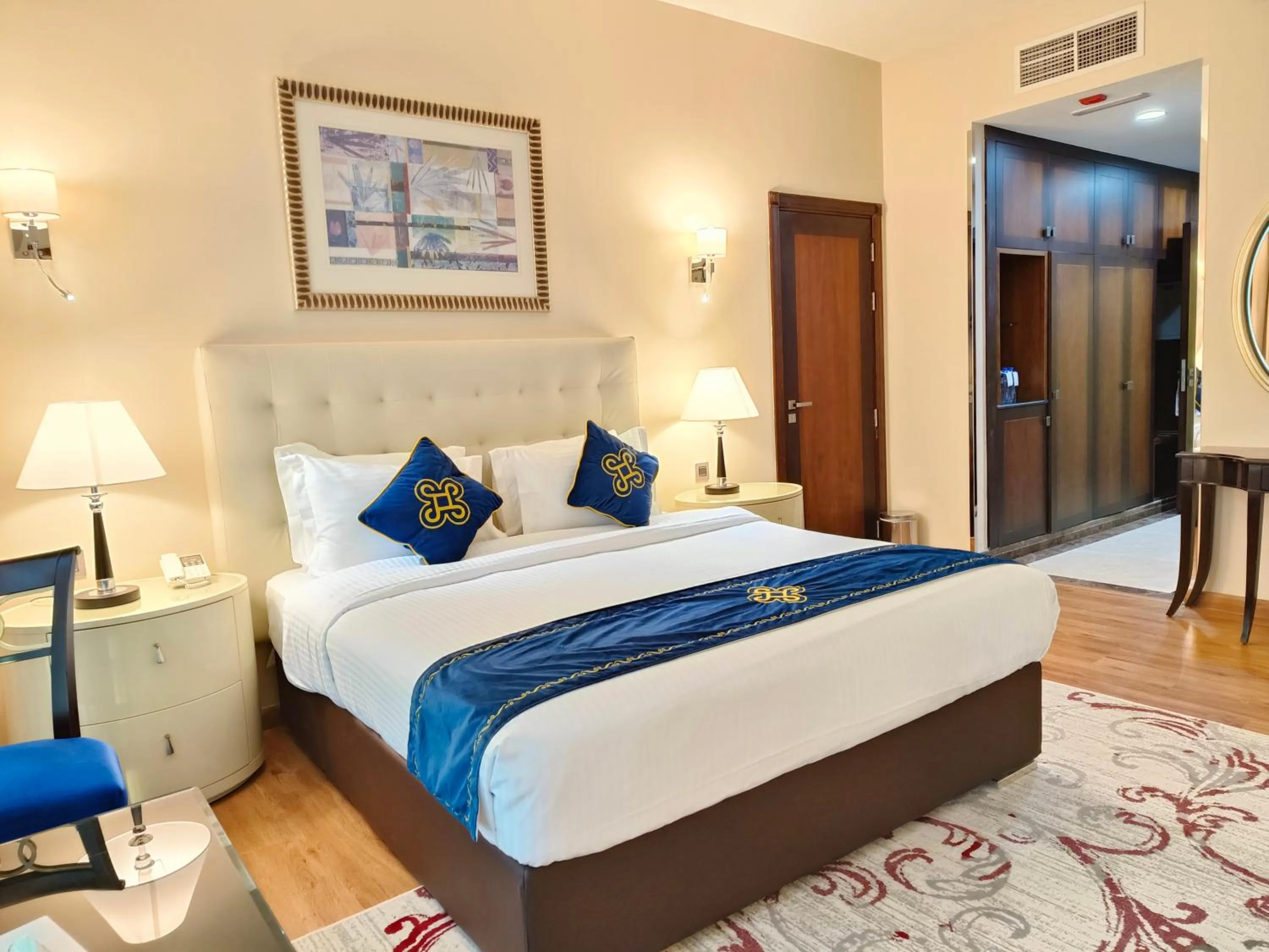 Bedroom, Bed in Seven Seas Hotel