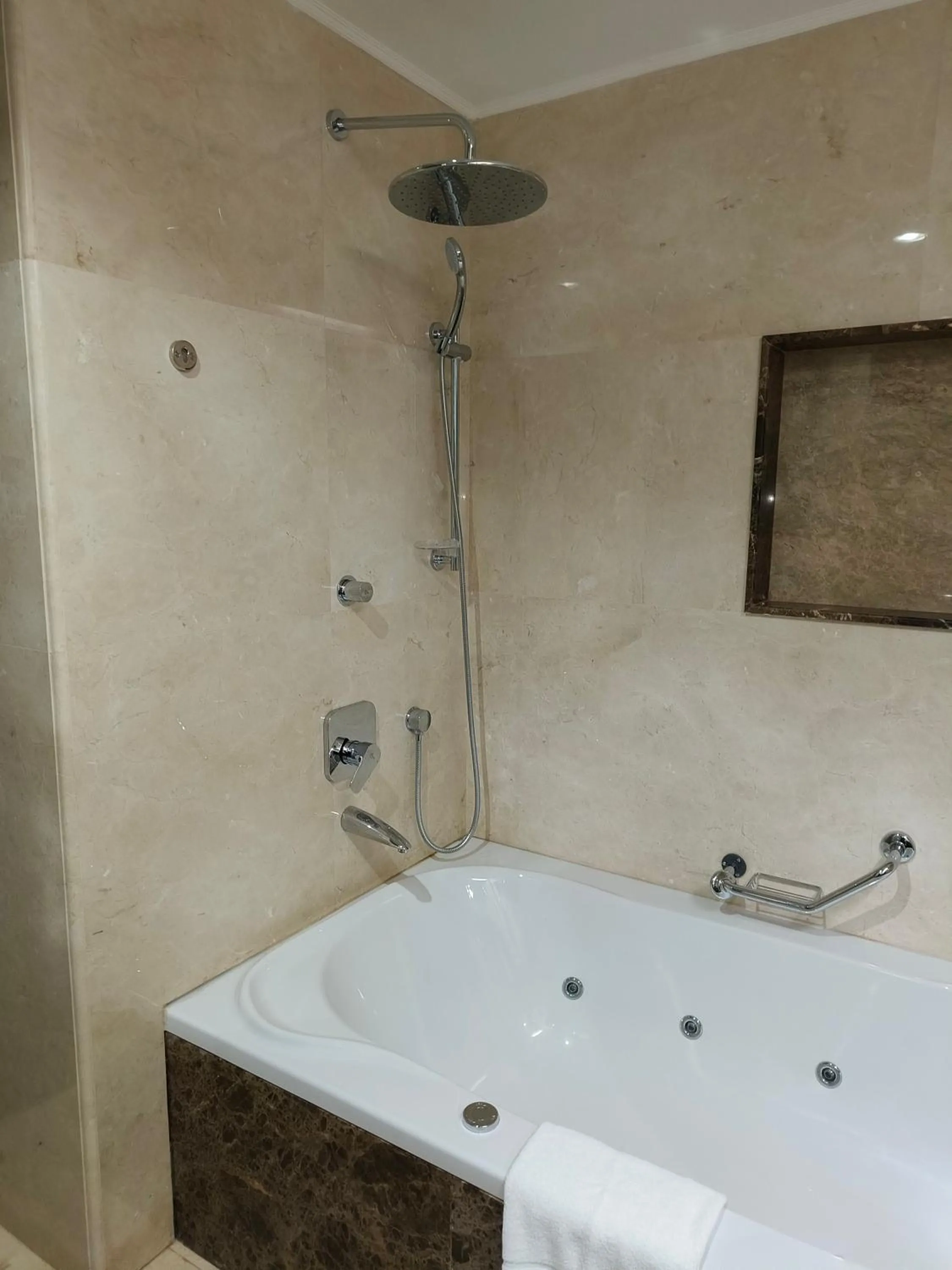 Bath in Seven Seas Hotel