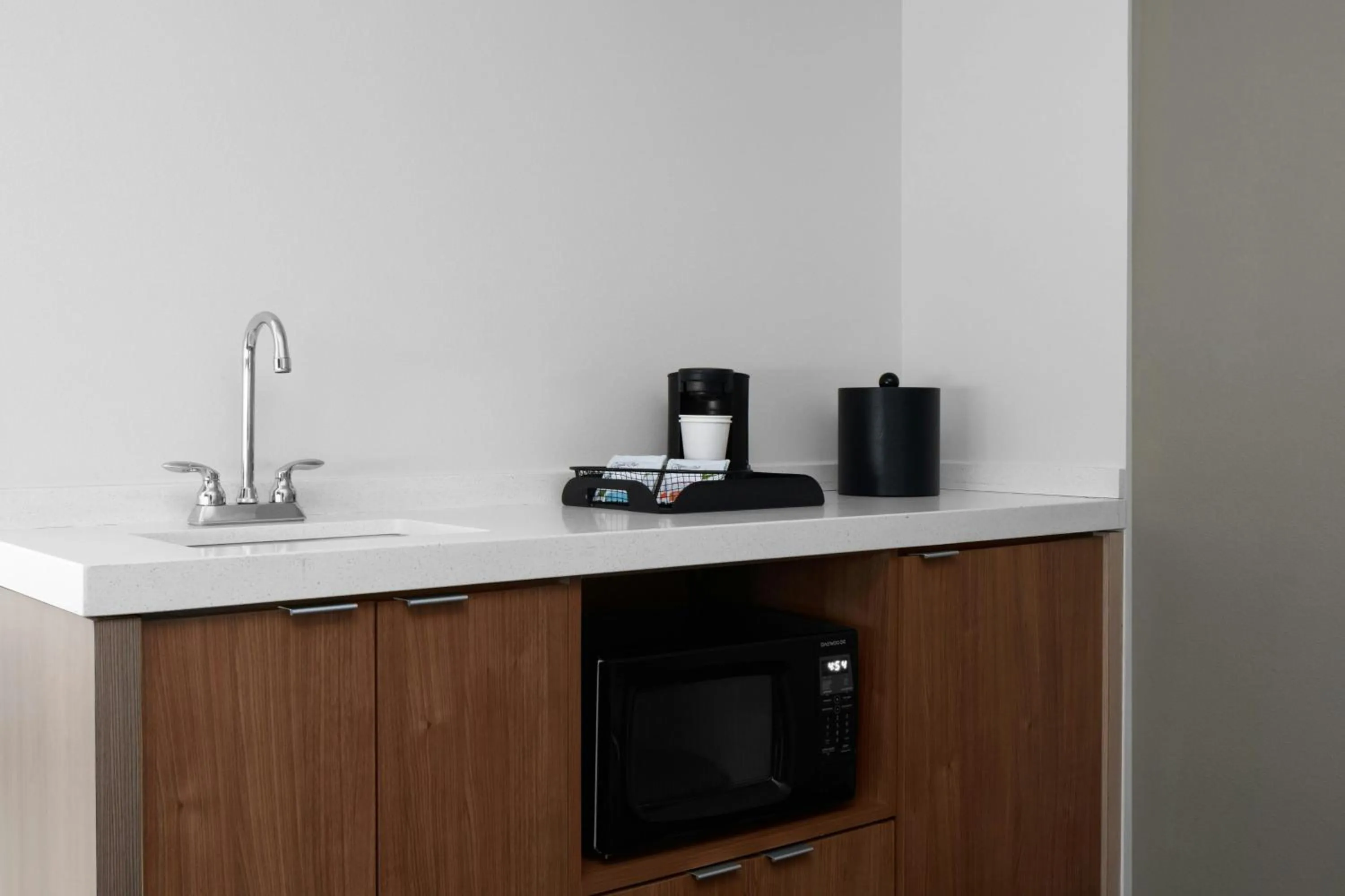 Lounge or bar in Courtyard by Marriott Houston Katy Mills