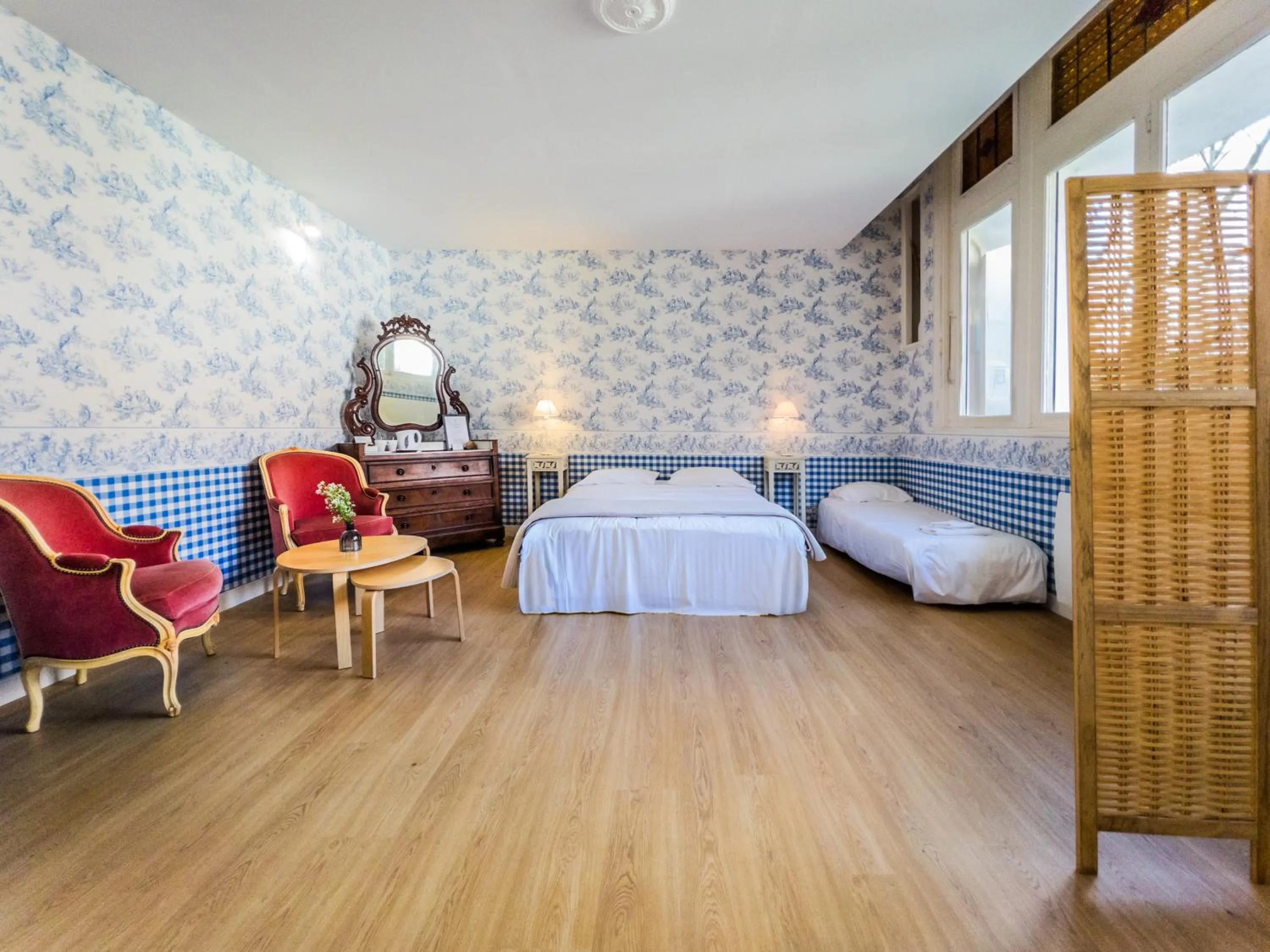 Photo of the whole room, Bed in Hotel Joly