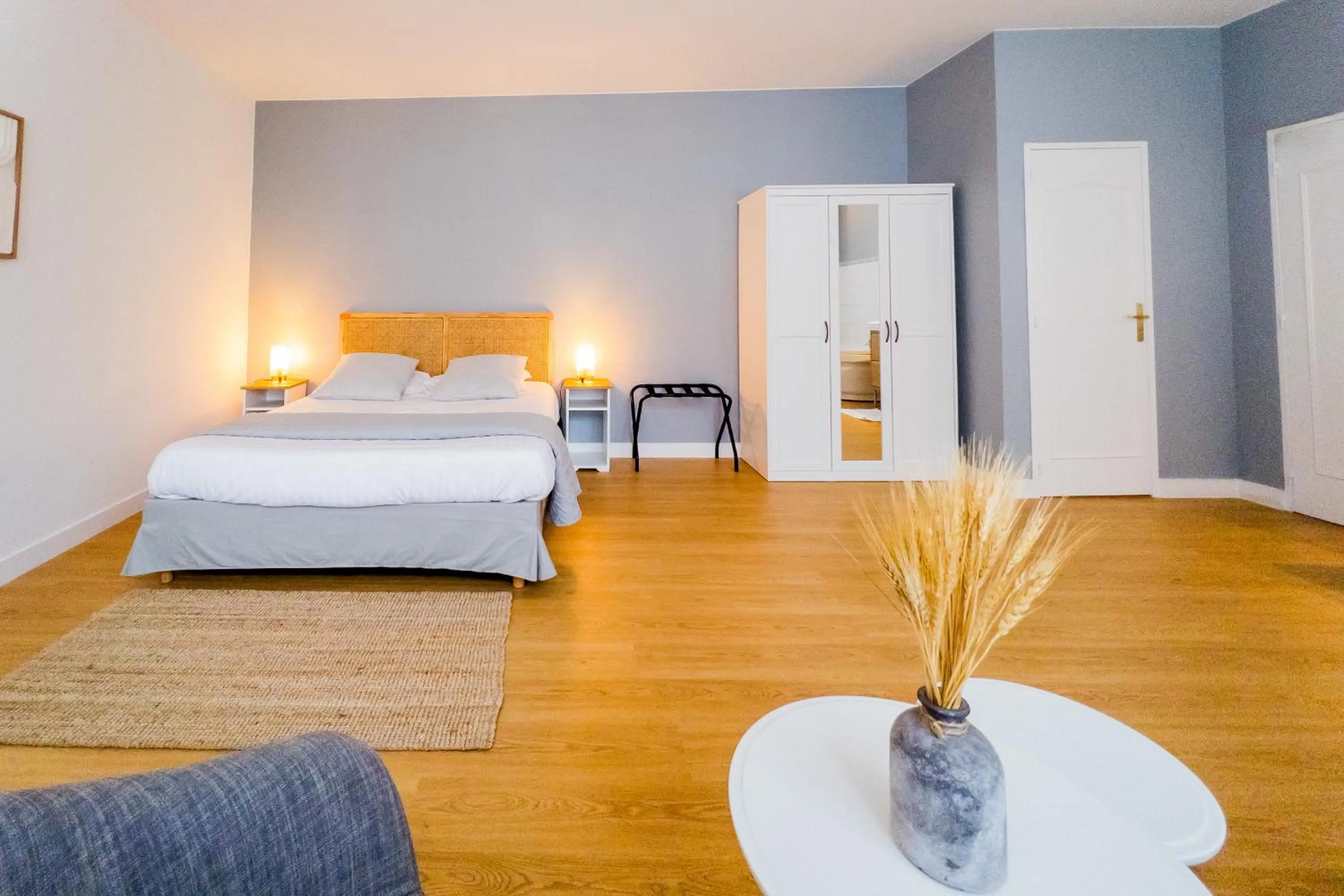 Photo of the whole room, Bed in Hotel Joly