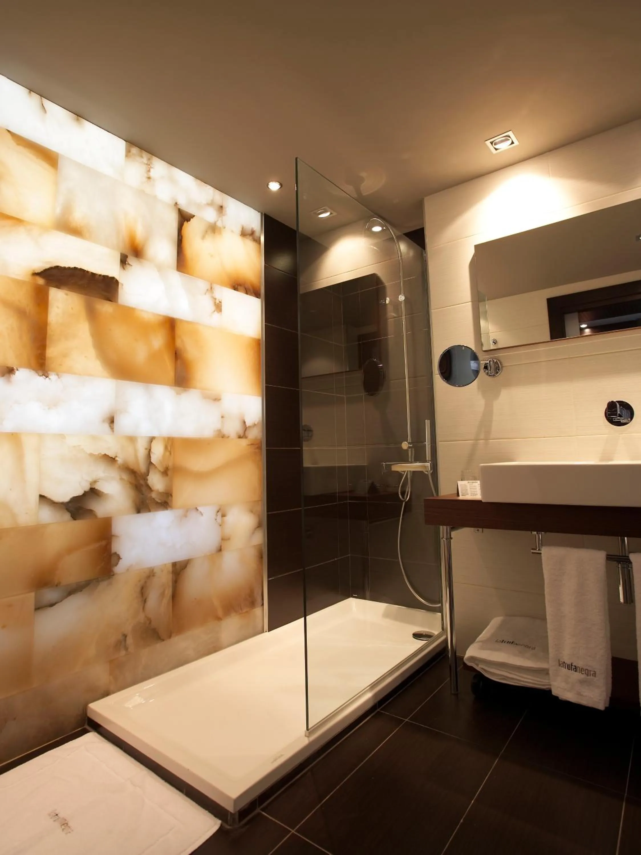 Bathroom in Hotel La Trufa Negra