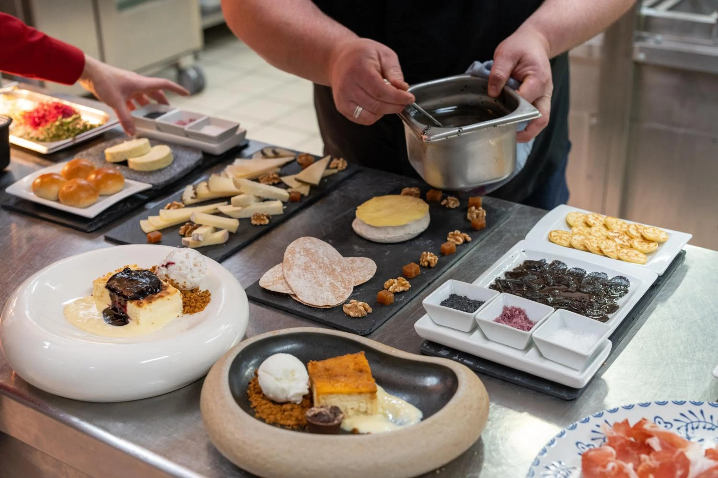 Restaurant/places to eat in Hotel La Trufa Negra