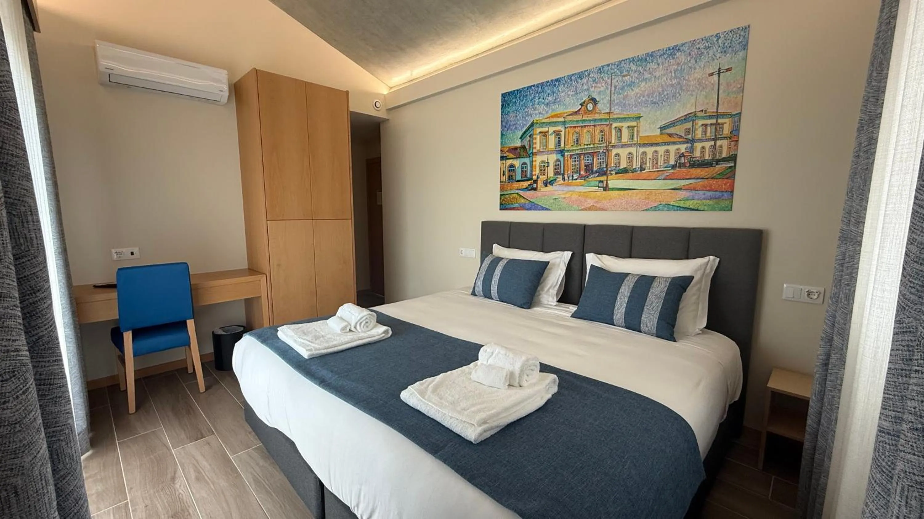 Bedroom, Bed in Oporto Station Hostel & Rooms