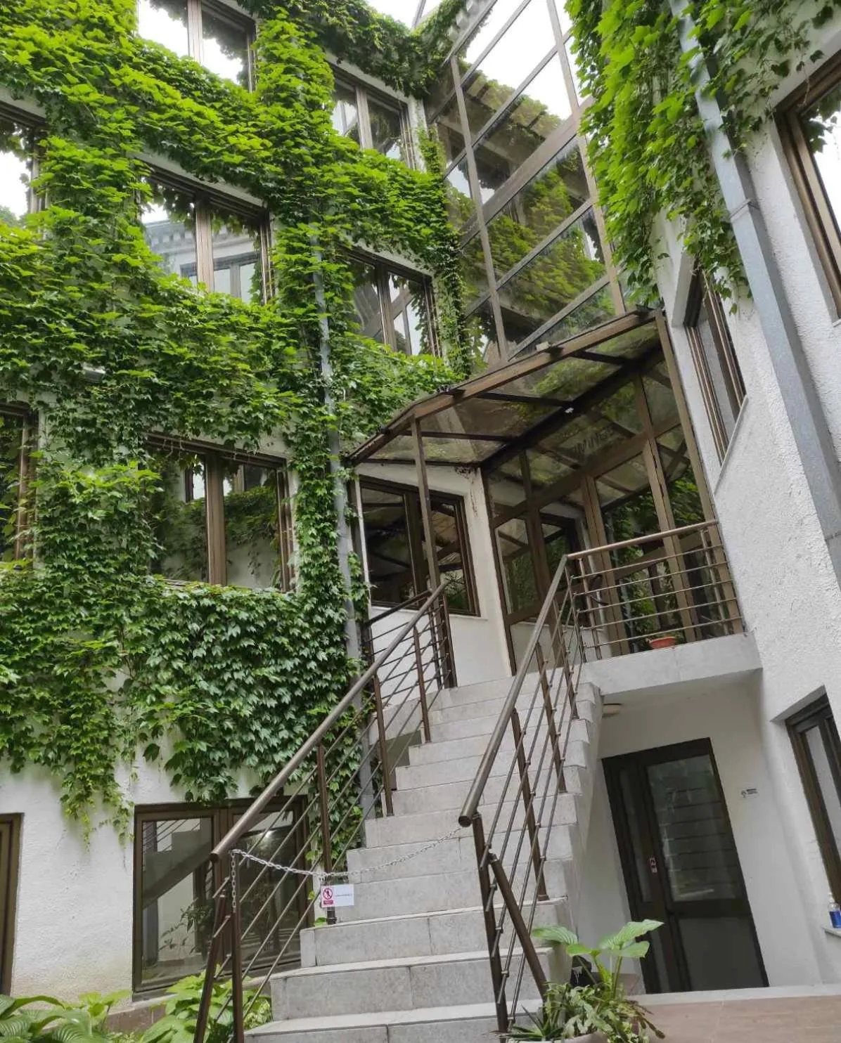 Property building in Fera