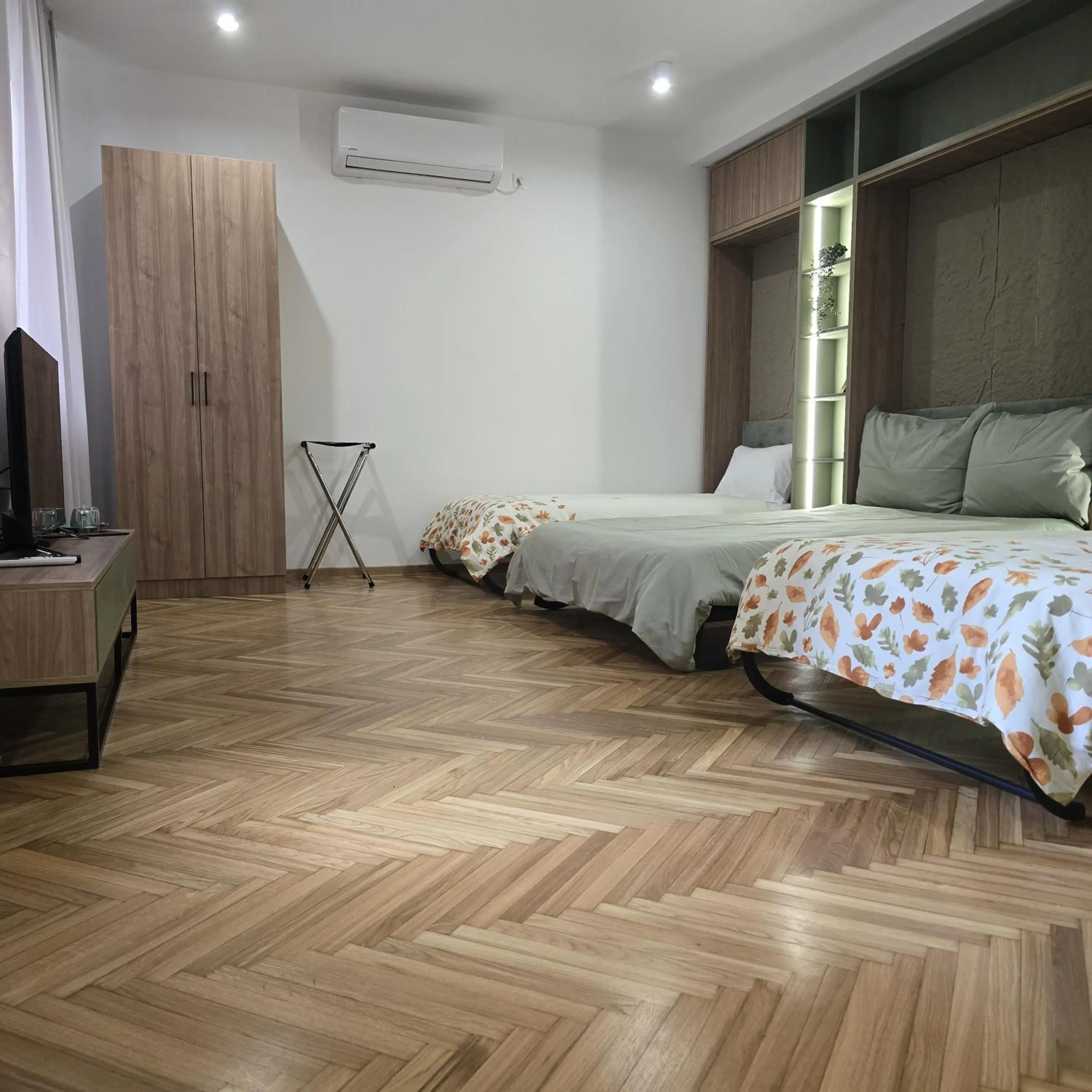 Photo of the whole room, Bed in Fera