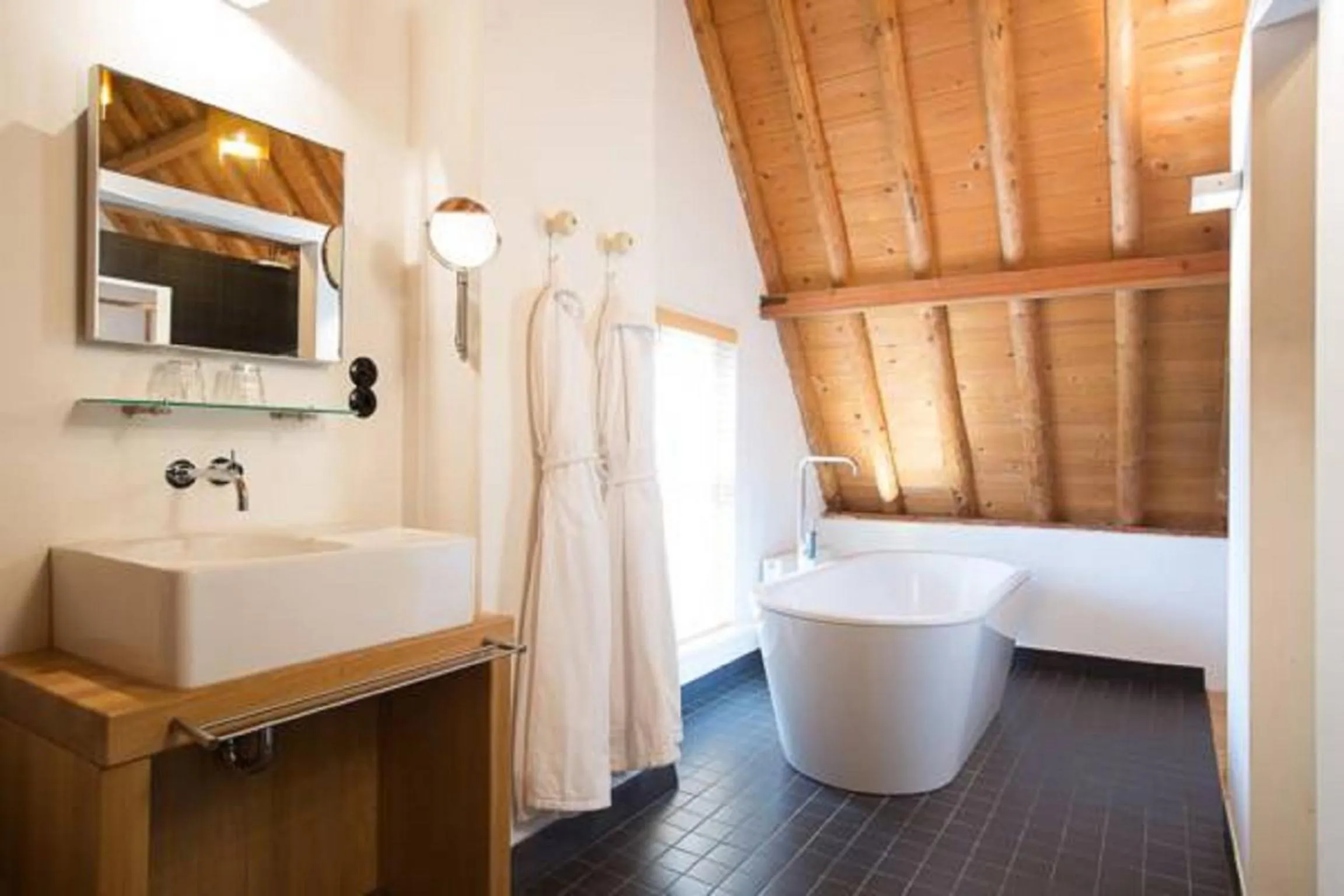 Bathroom, Bed in Restaurant Hotel Buitenlust