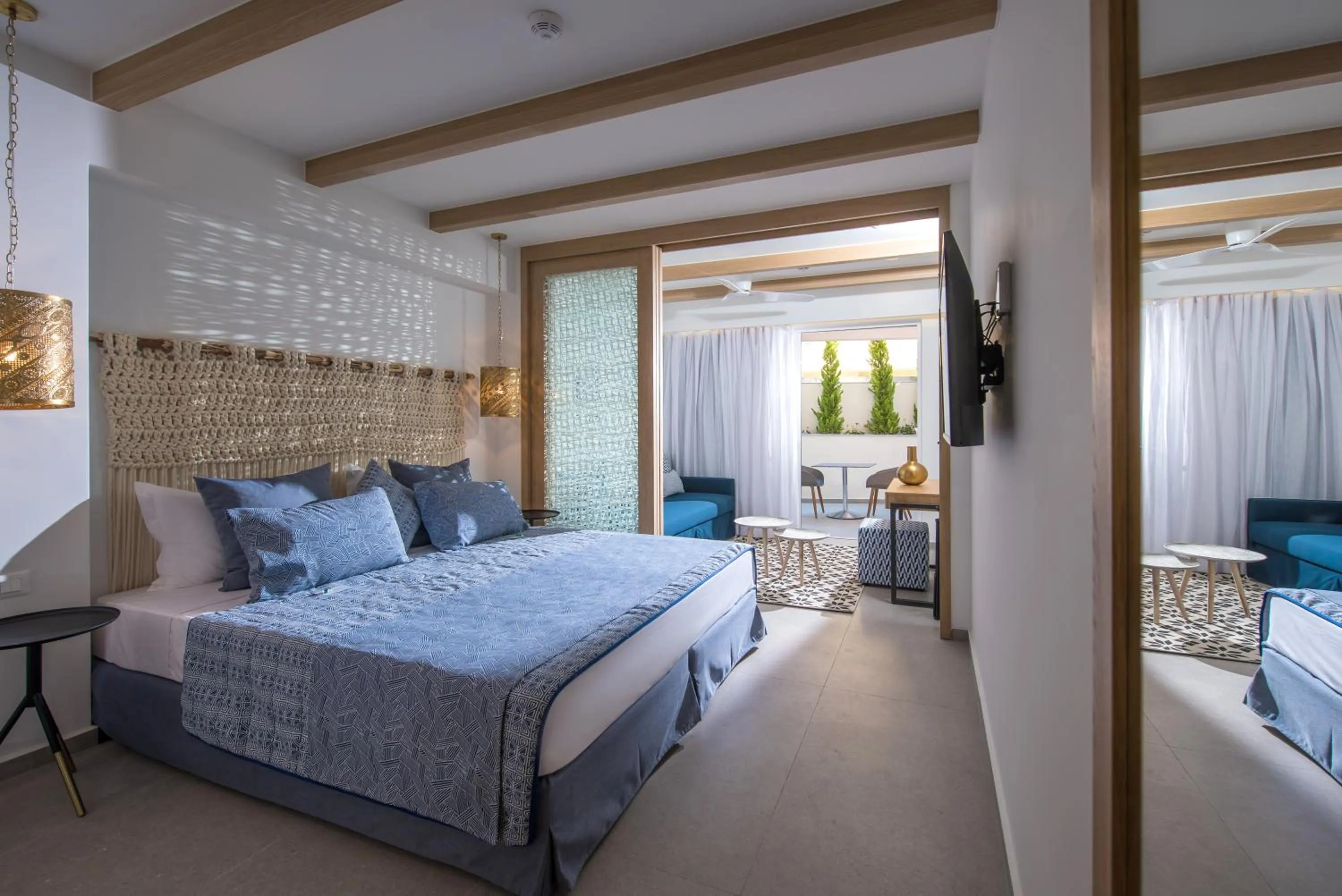 Bed in Omiros Boutique Hotel (Adults Only)