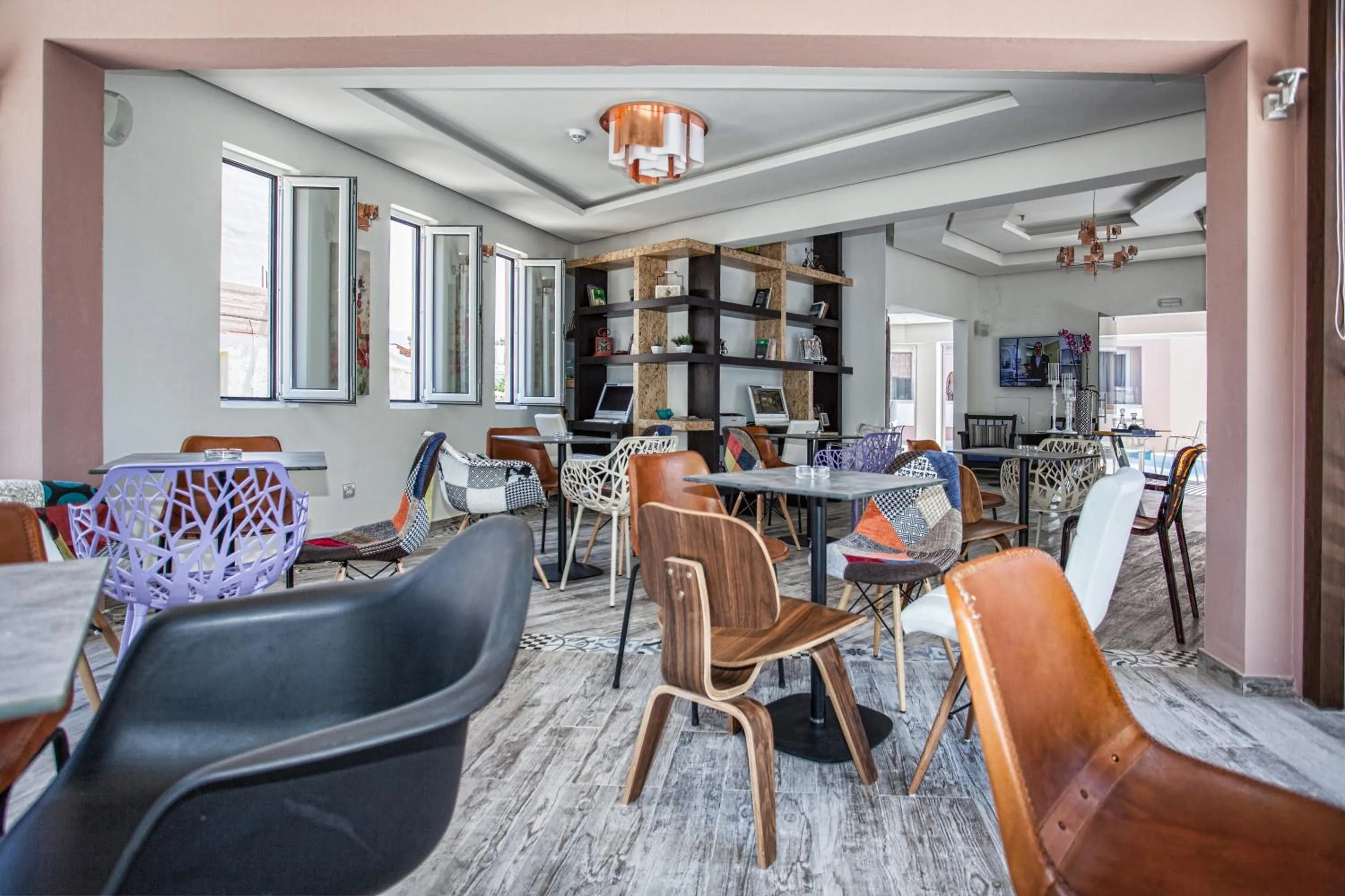 Restaurant/places to eat in Omiros Boutique Hotel (Adults Only)