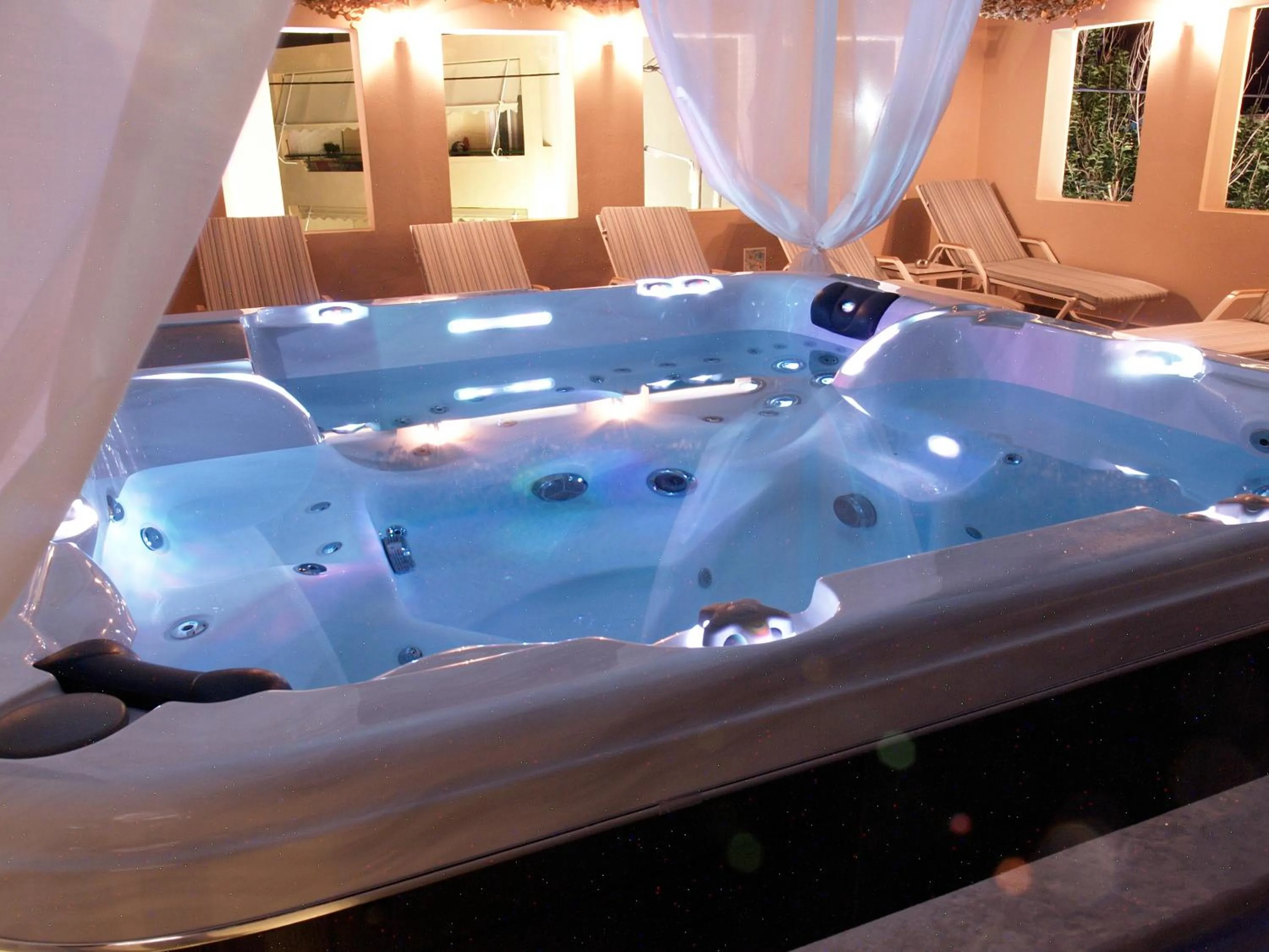 Hot Tub in Omiros Boutique Hotel (Adults Only)