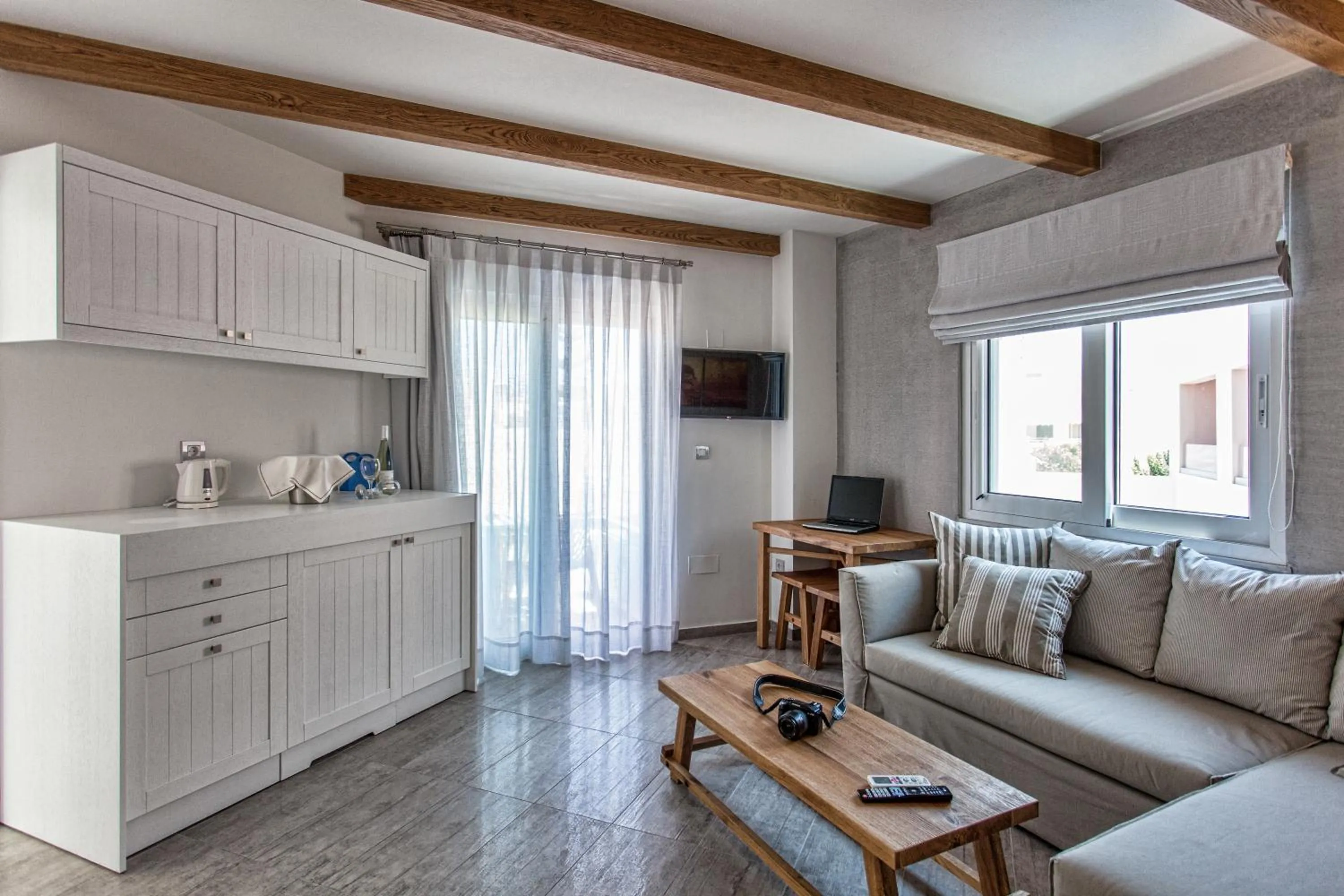 TV and multimedia in Omiros Boutique Hotel (Adults Only)