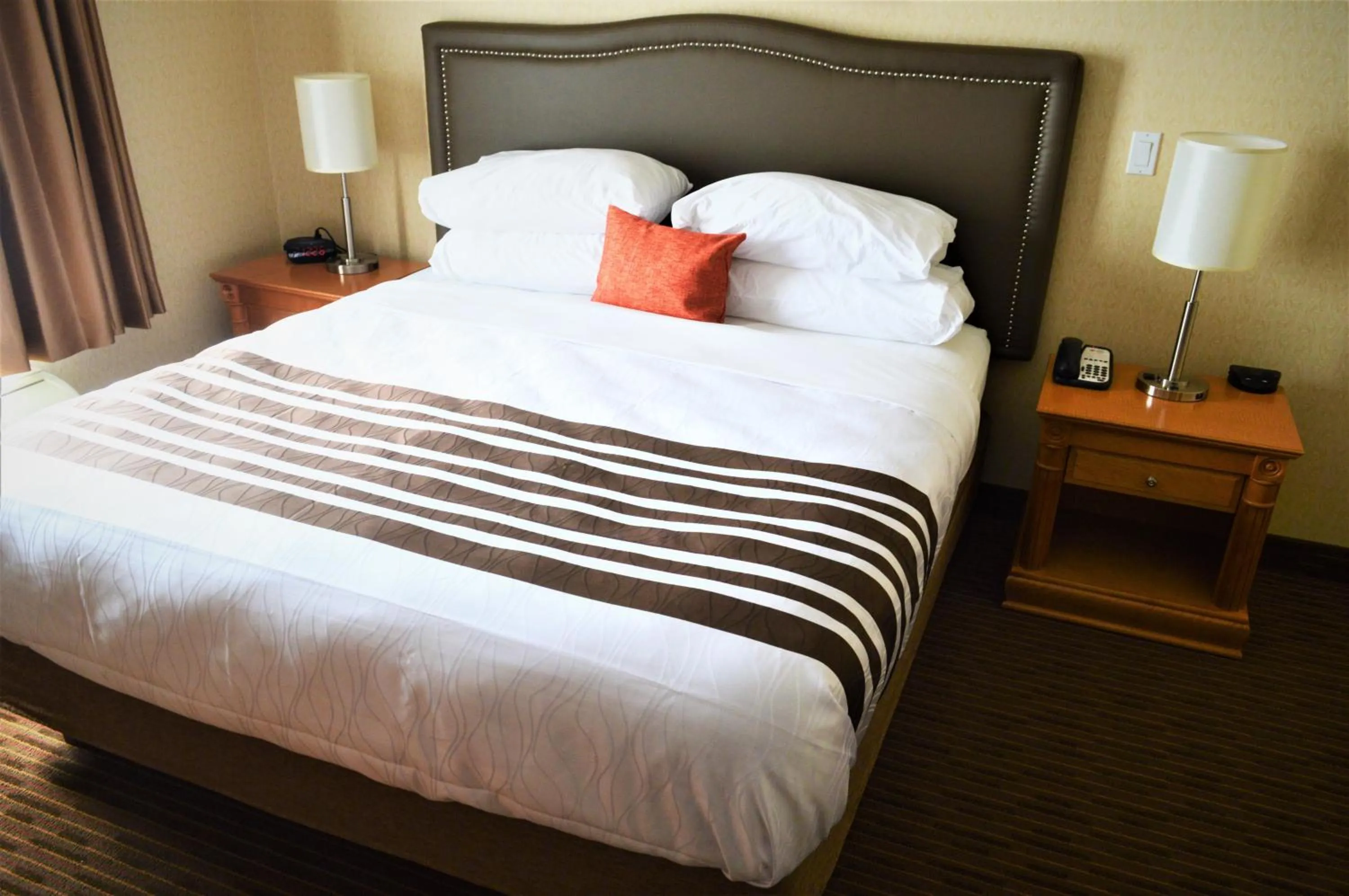 Bed in Best Western Plus Waterloo