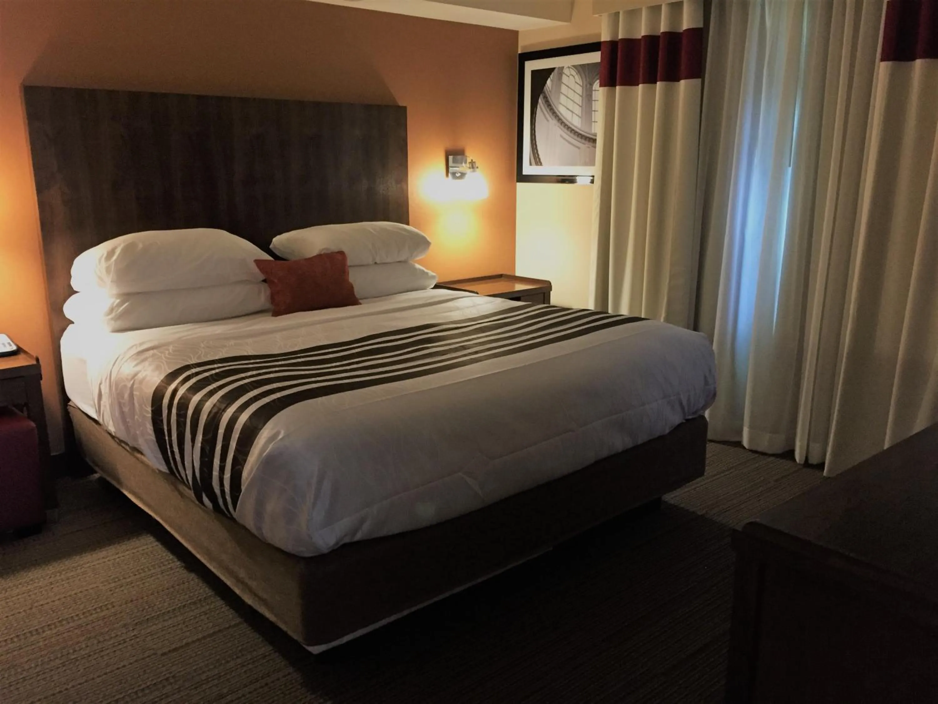 Bed in Best Western Plus Waterloo