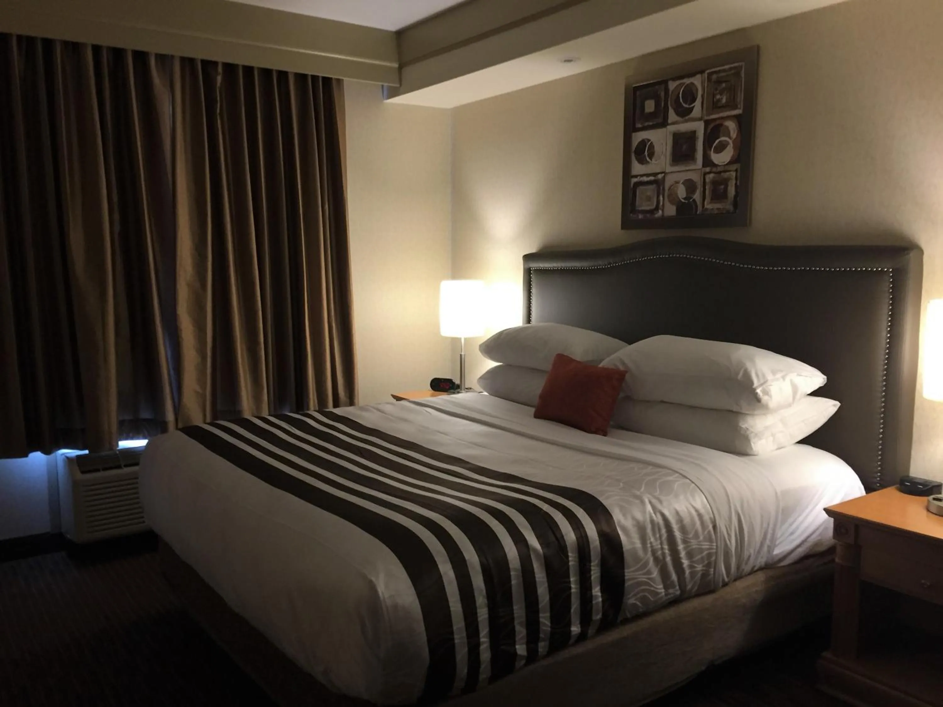 Bed in Best Western Plus Waterloo