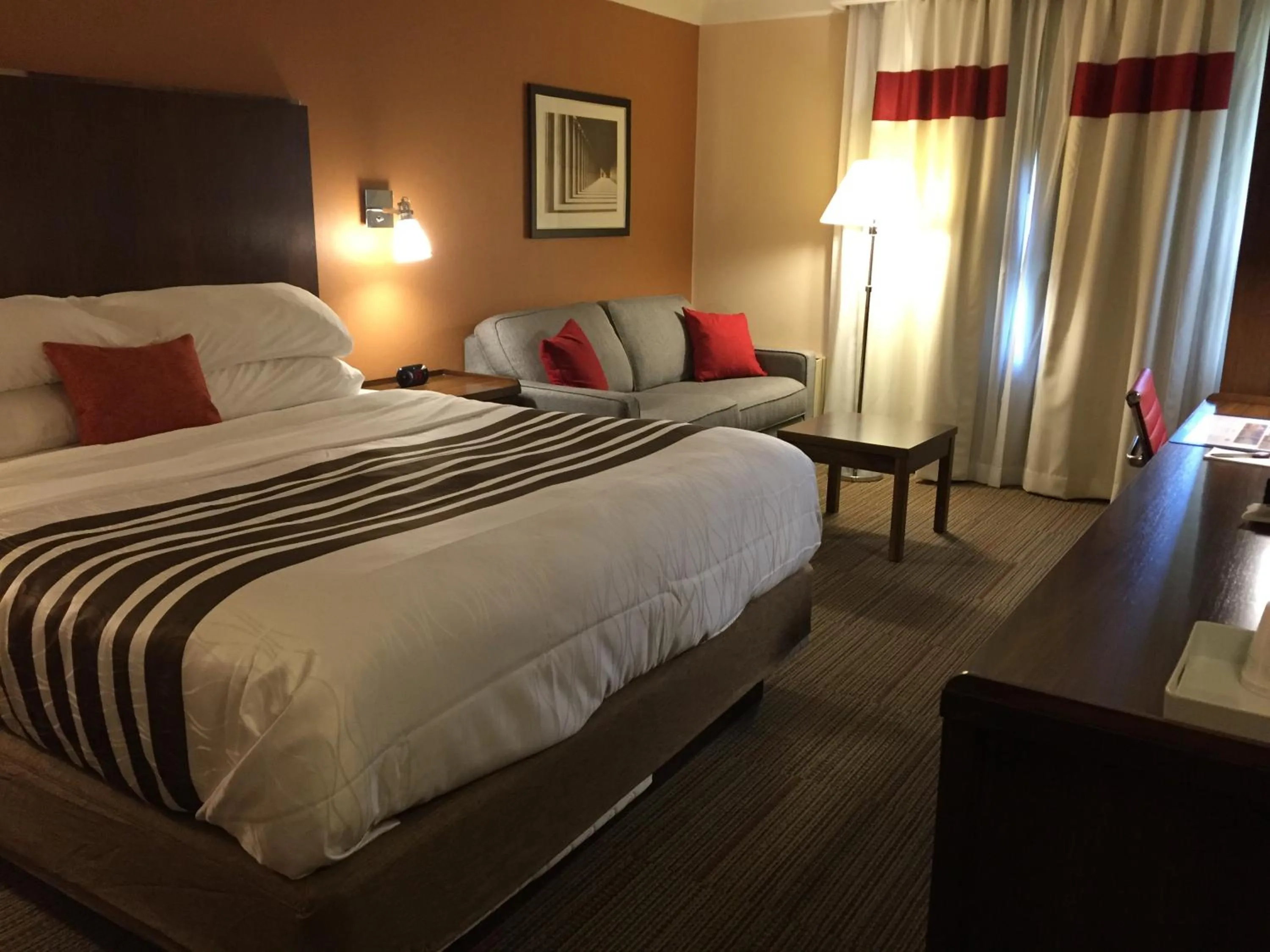 Bed in Best Western Plus Waterloo