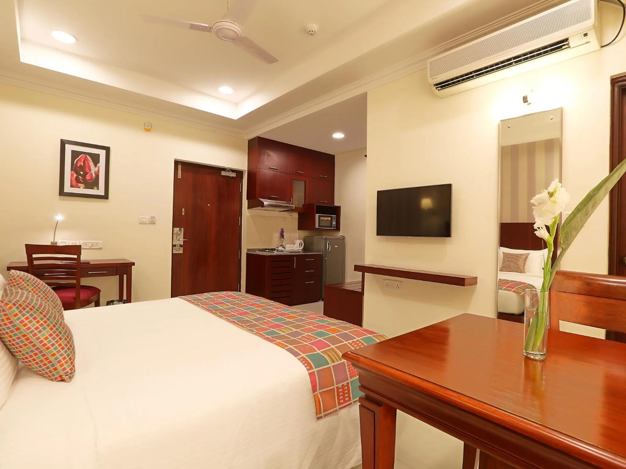 Bedroom, Bed in Lilac Hotel 3rd Block