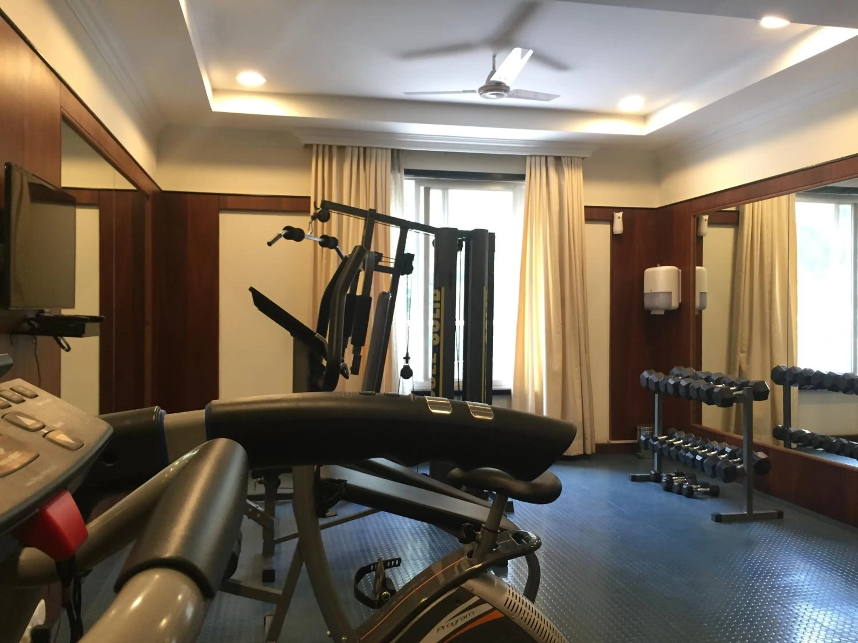 Fitness centre/facilities in Lilac Hotel 3rd Block