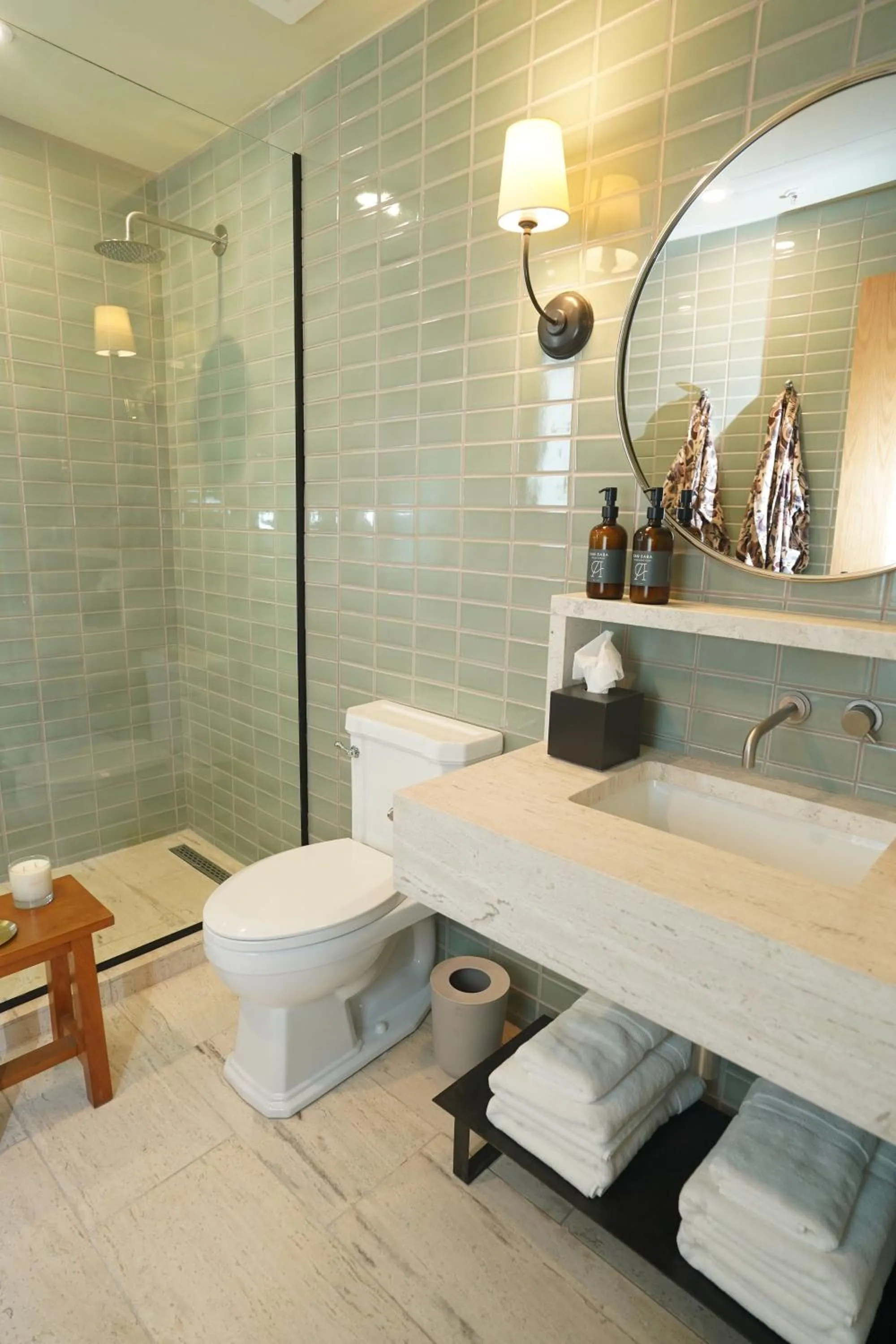 Shower in Albert Hotel