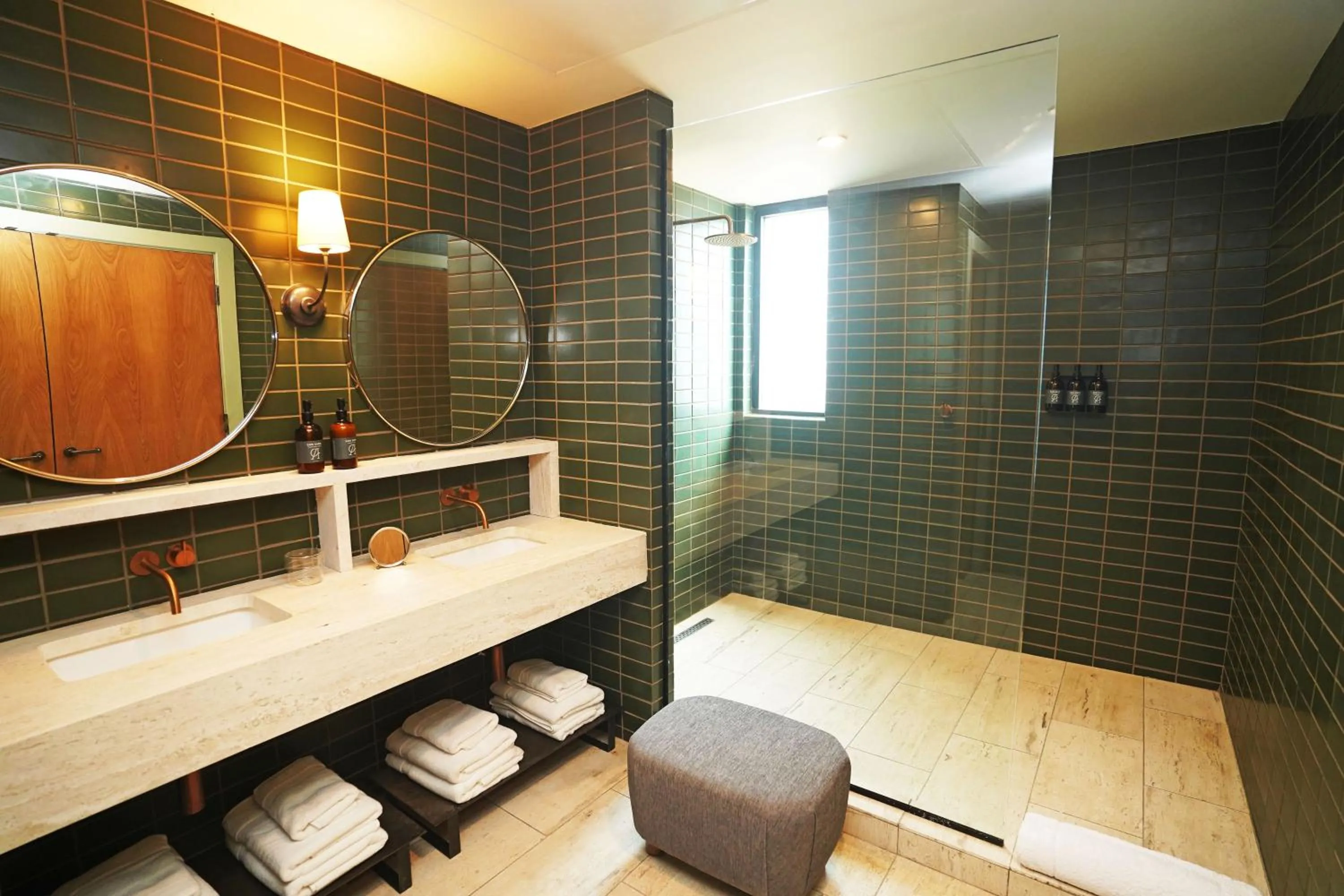 Shower in Albert Hotel