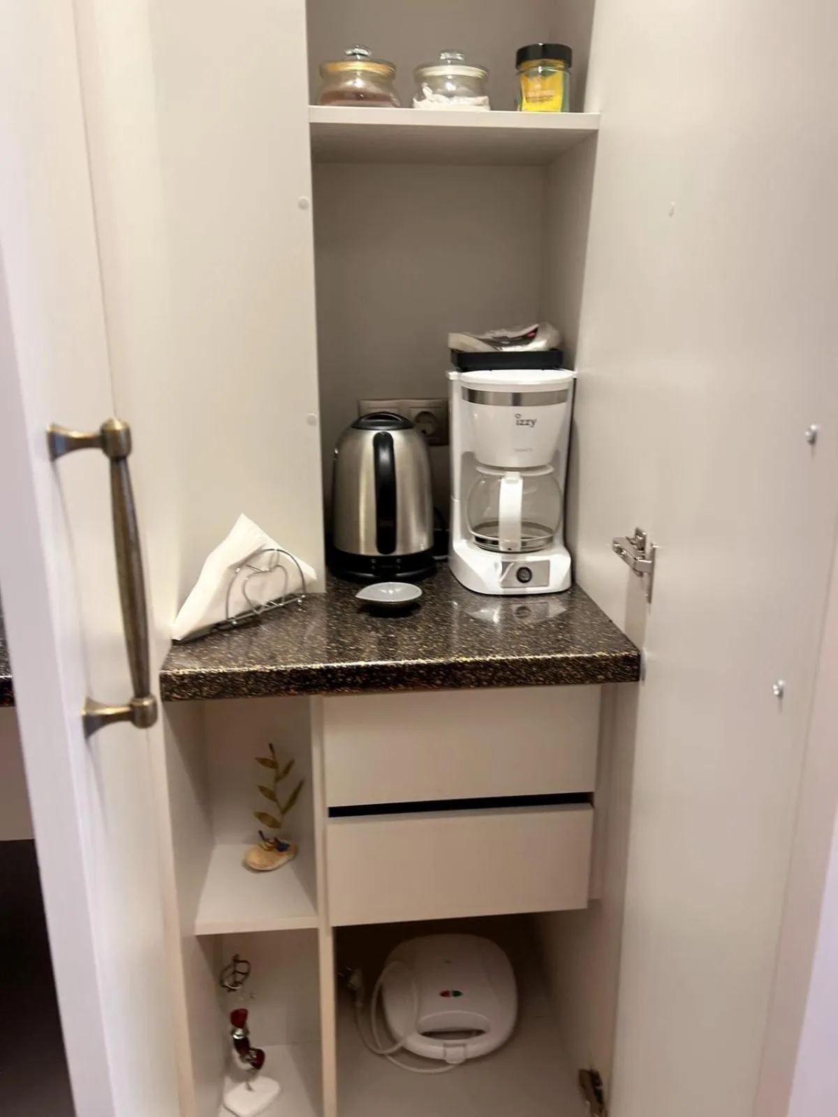 Coffee/tea facilities in My Athens House