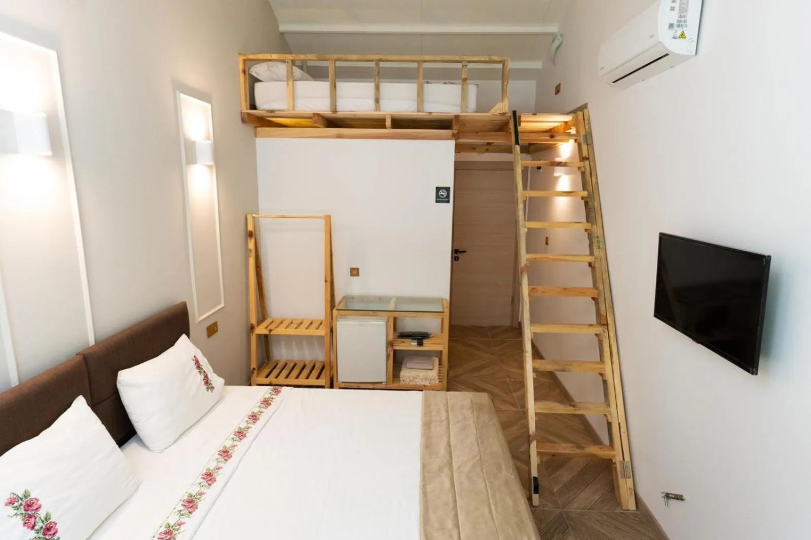 Bed in Mogla Tashan Hotel