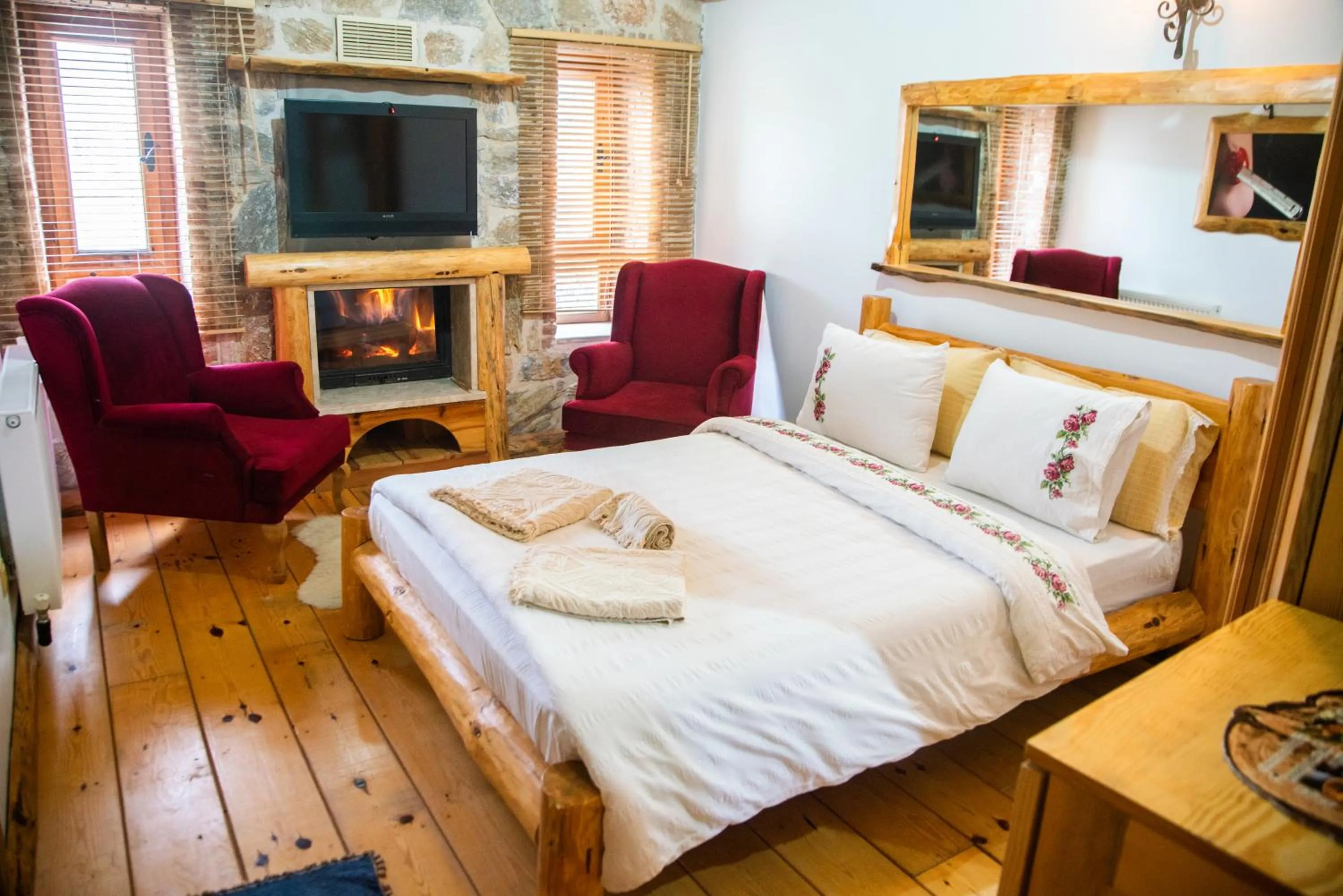 Bed in Mogla Tashan Hotel