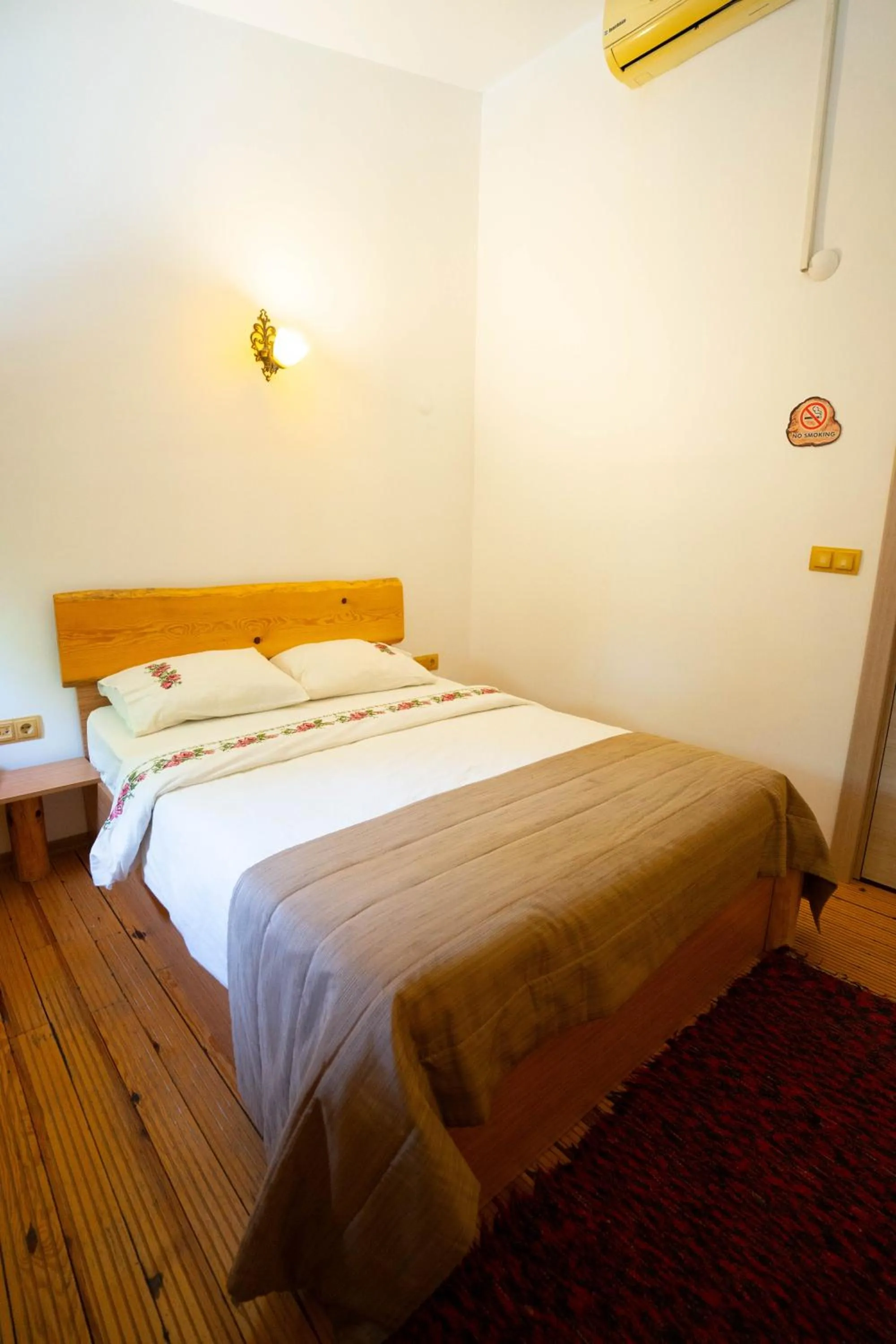 Bed in Mogla Tashan Hotel