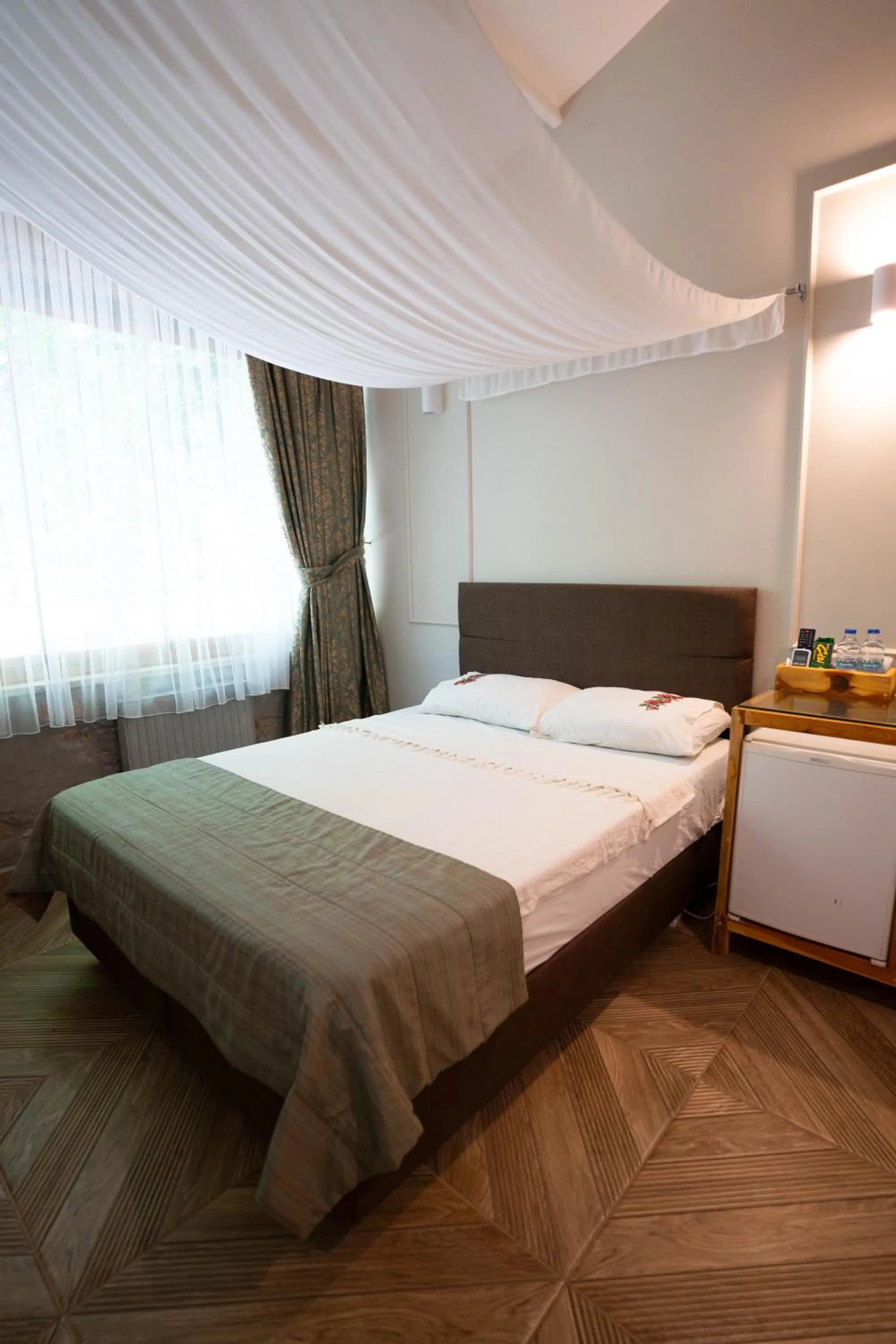 Bed in Mogla Tashan Hotel