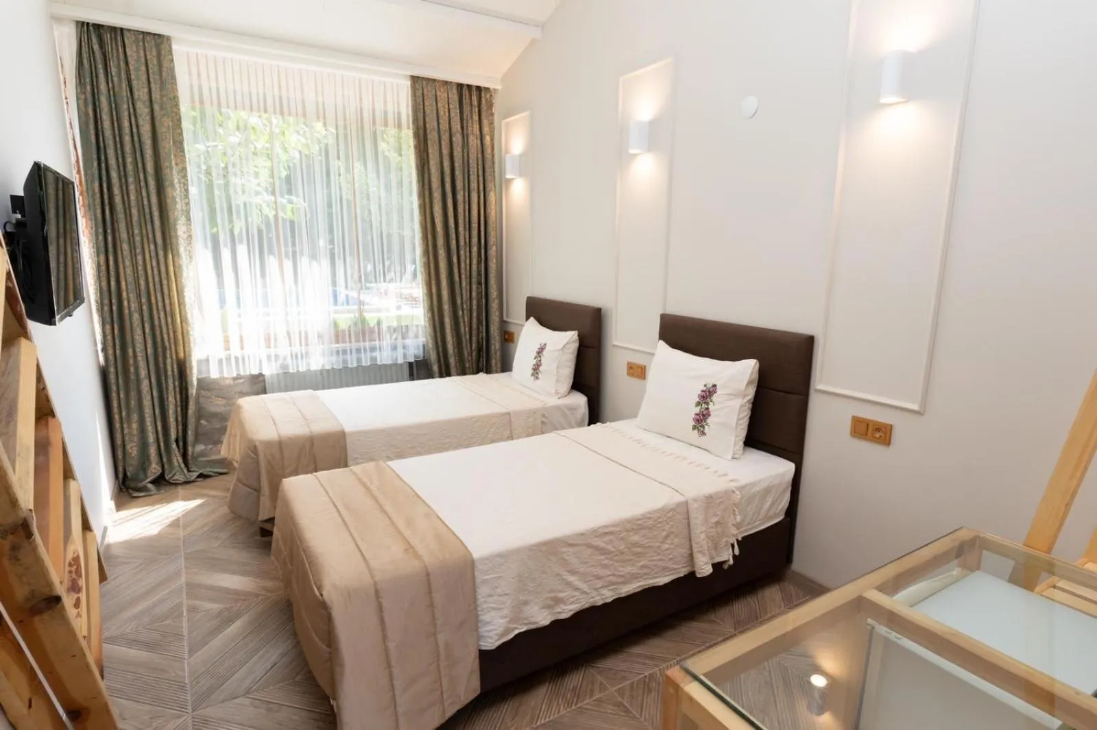 Bed in Mogla Tashan Hotel