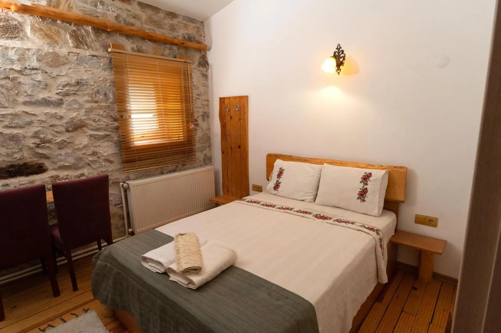 Photo of the whole room, Bed in Mogla Tashan Hotel