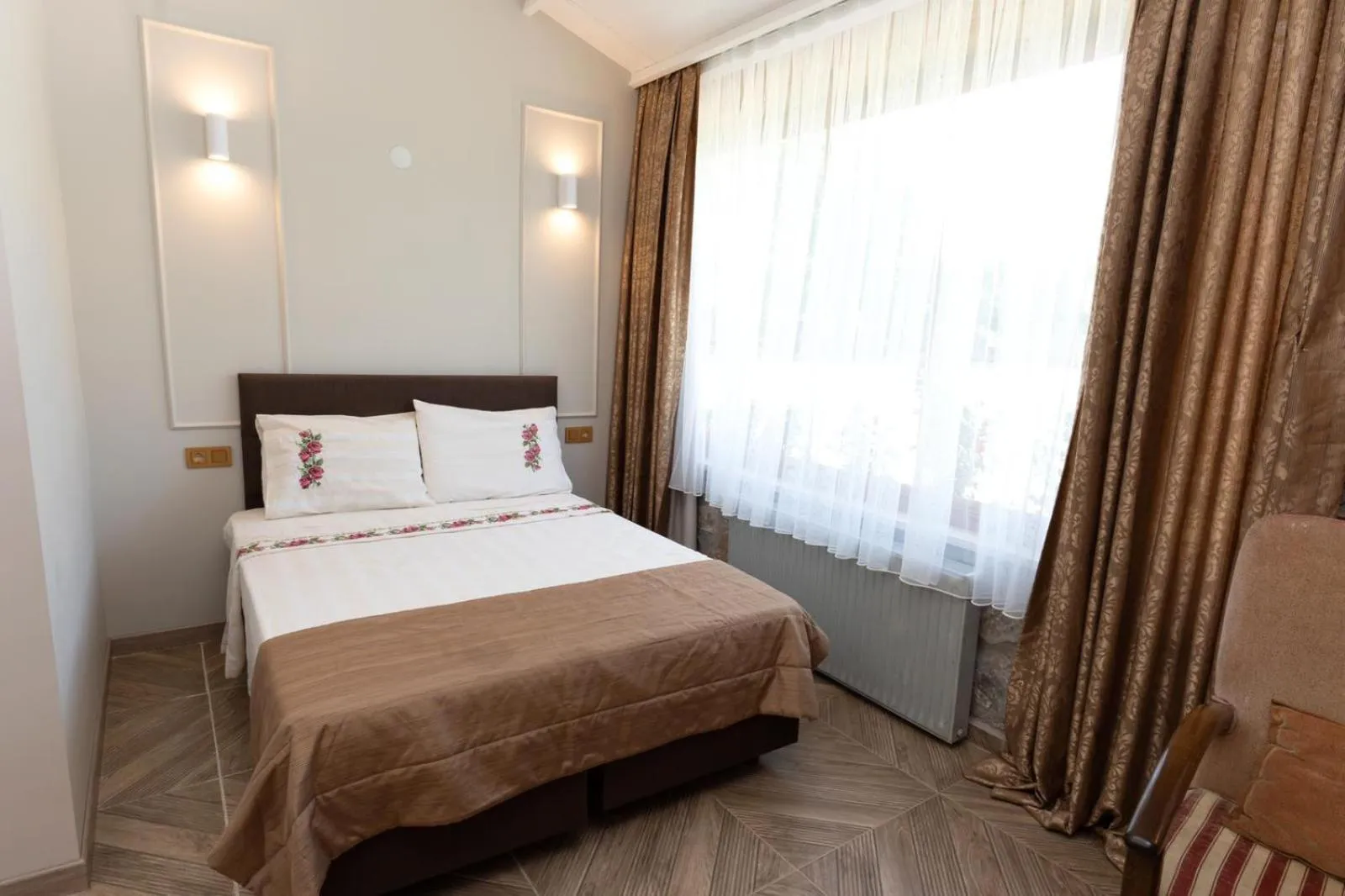 Bed in Mogla Tashan Hotel