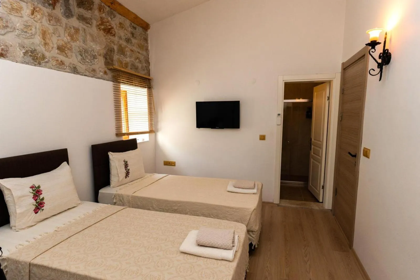 Photo of the whole room, Bed in Mogla Tashan Hotel