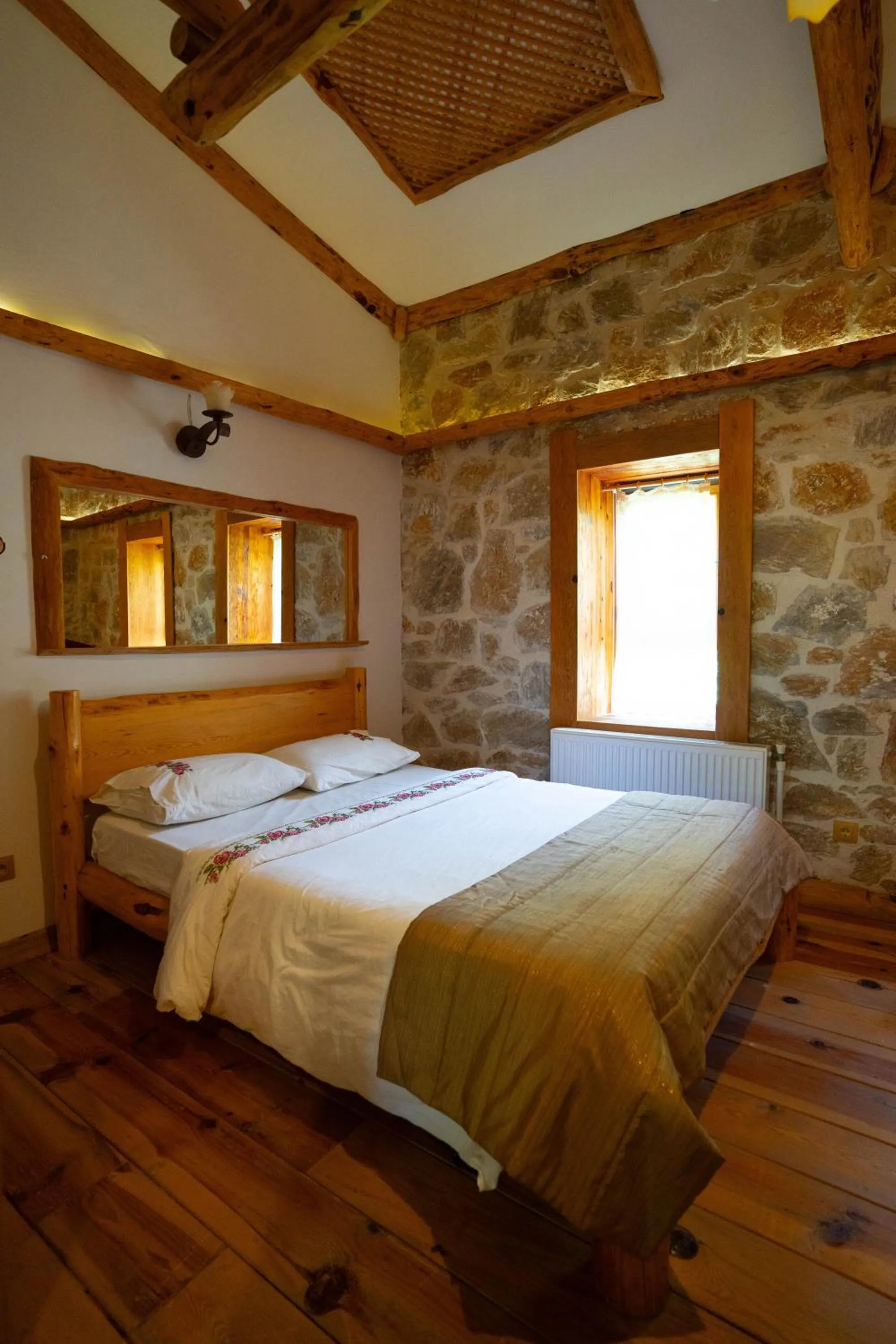 Bed in Mogla Tashan Hotel