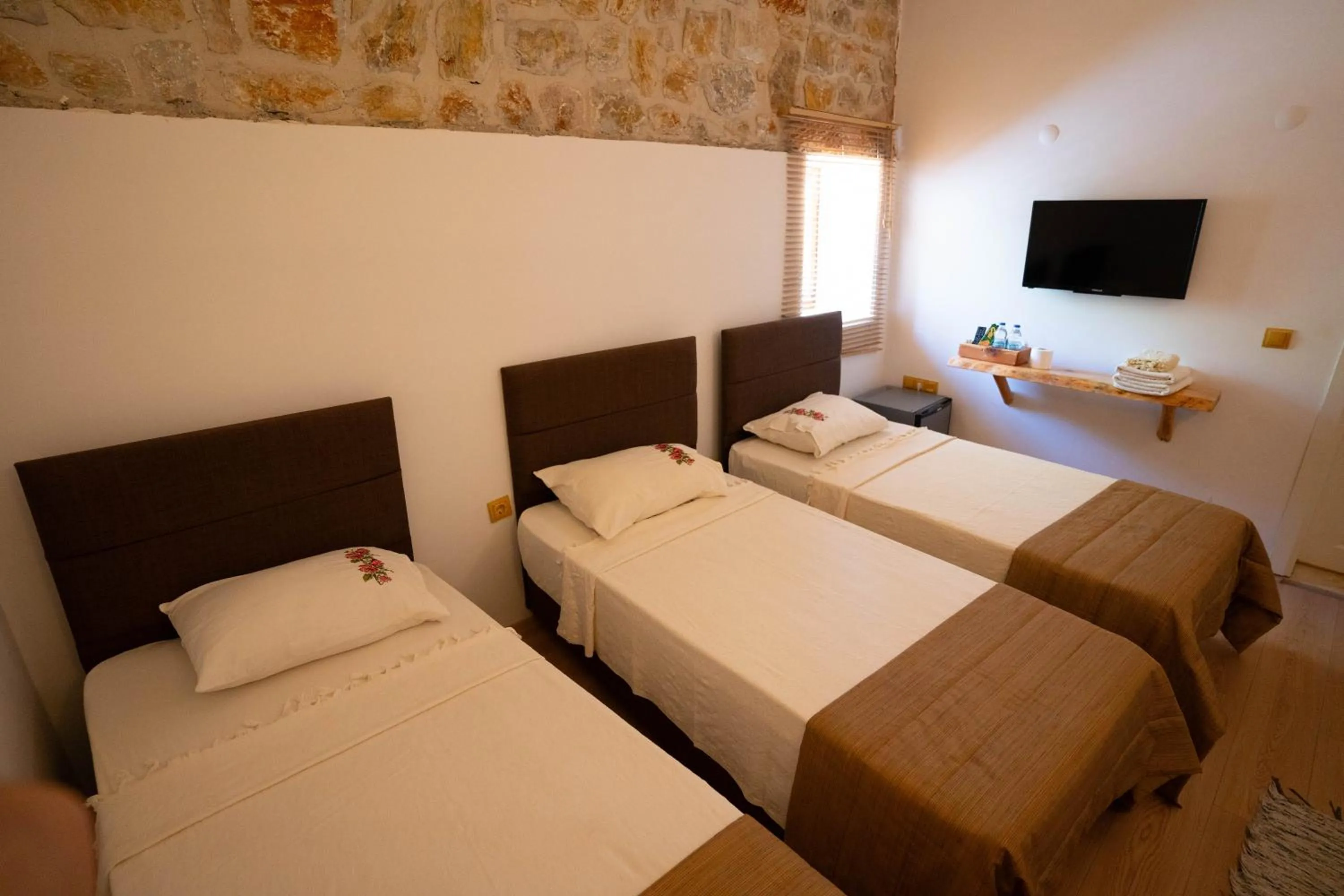 Bed in Mogla Tashan Hotel