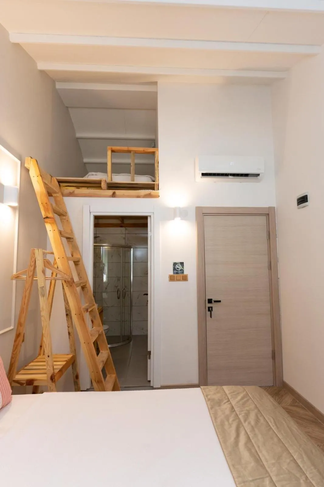 Bed in Mogla Tashan Hotel