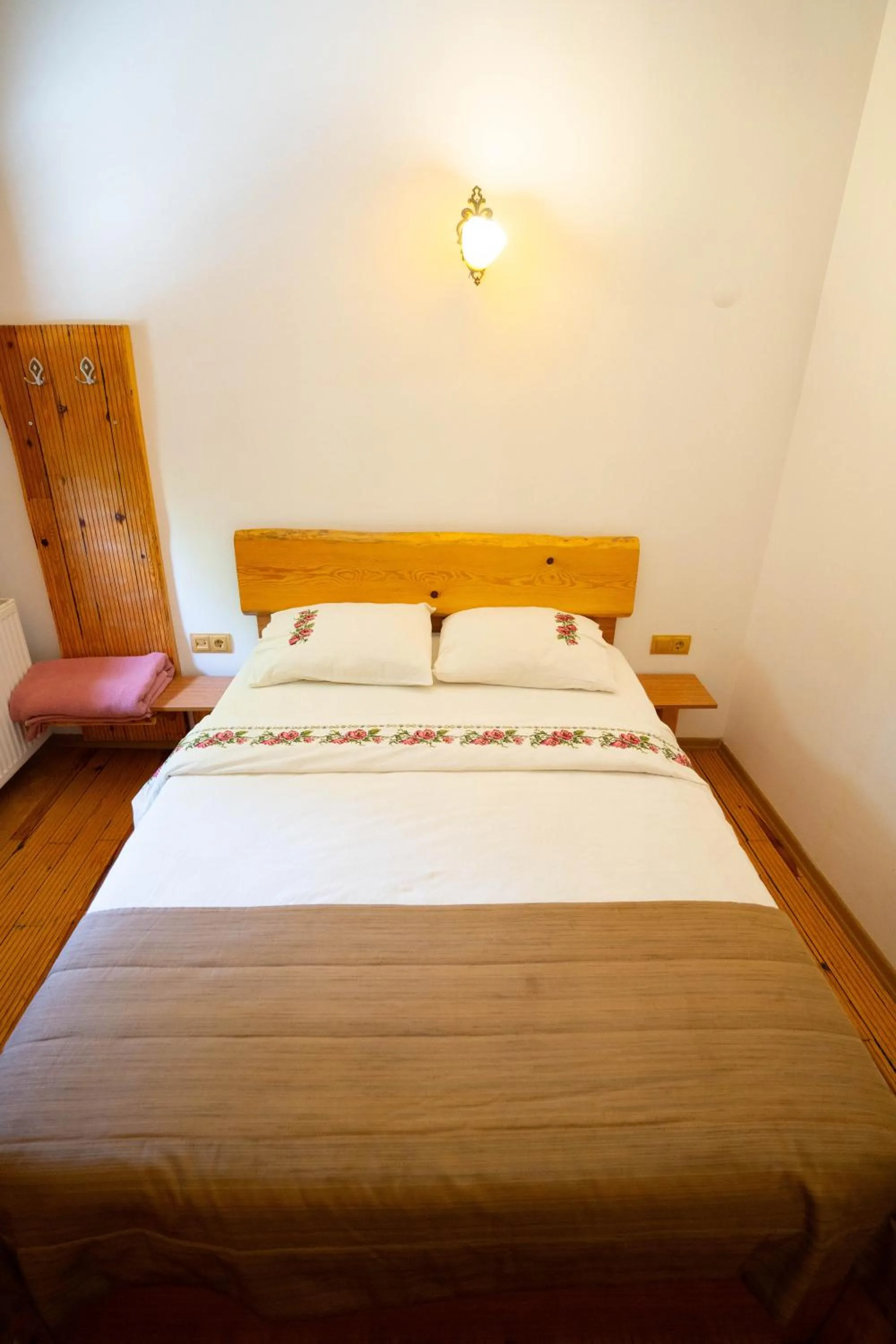 Bed in Mogla Tashan Hotel