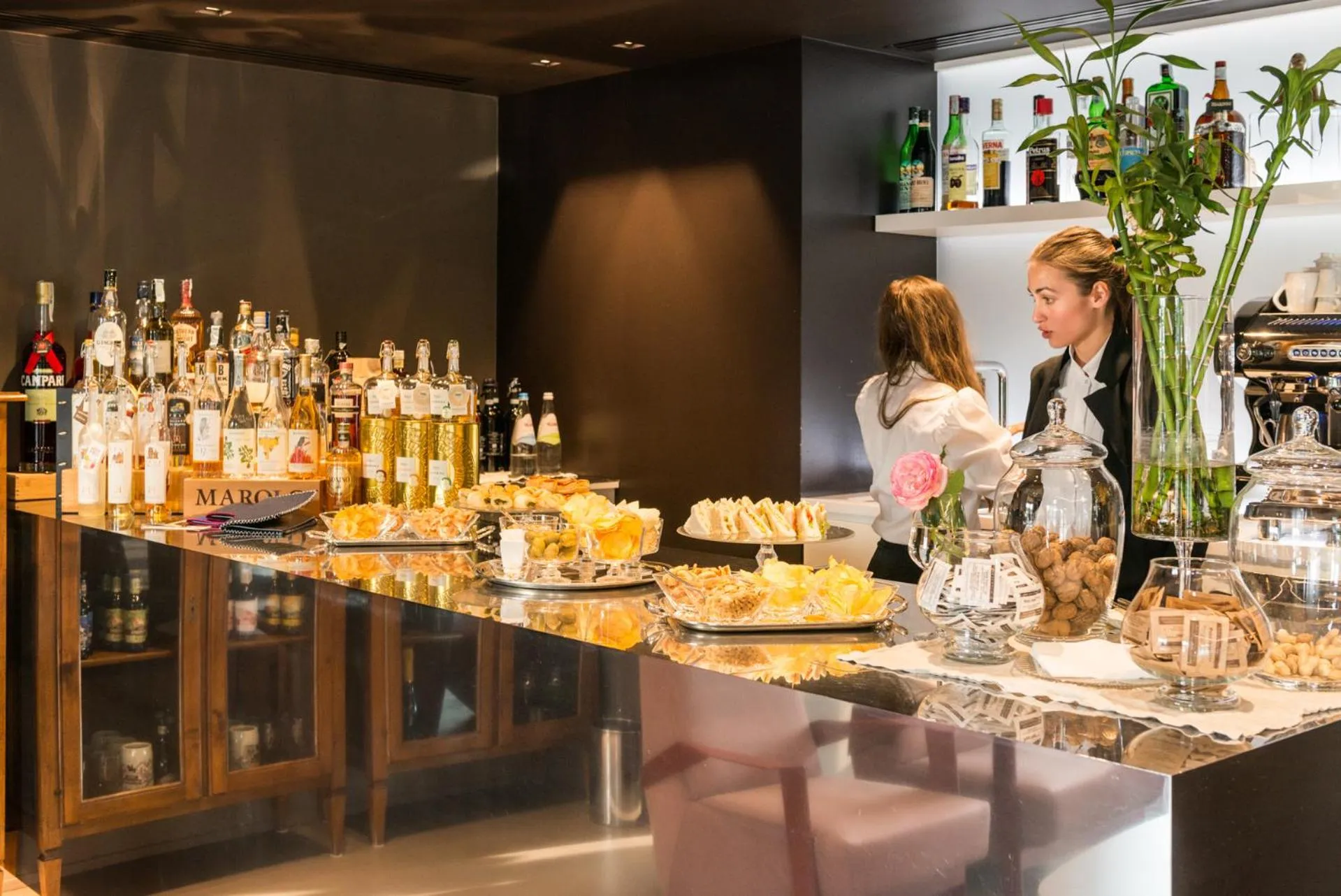 Lounge or bar in Point Hotel