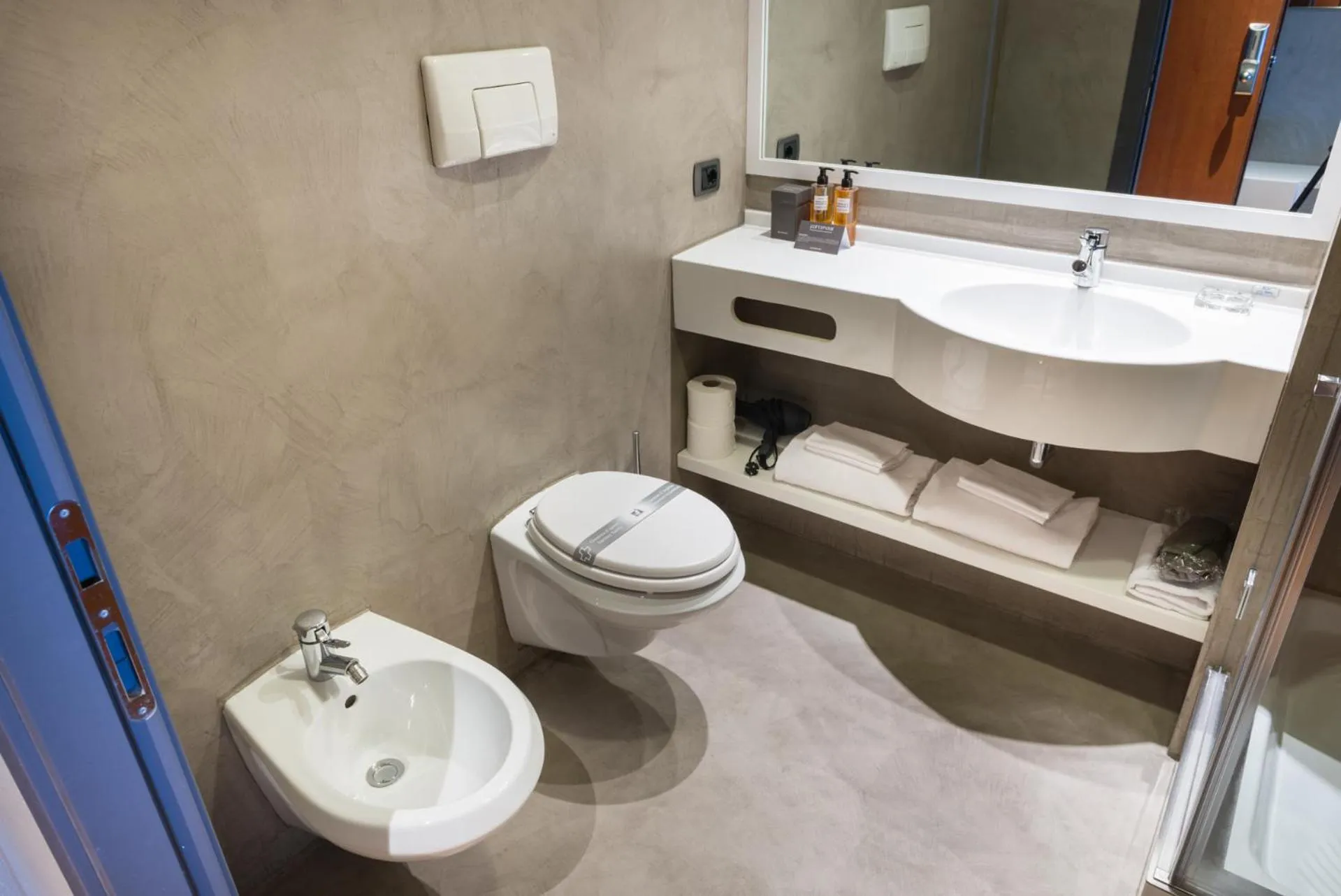 Bathroom in Point Hotel