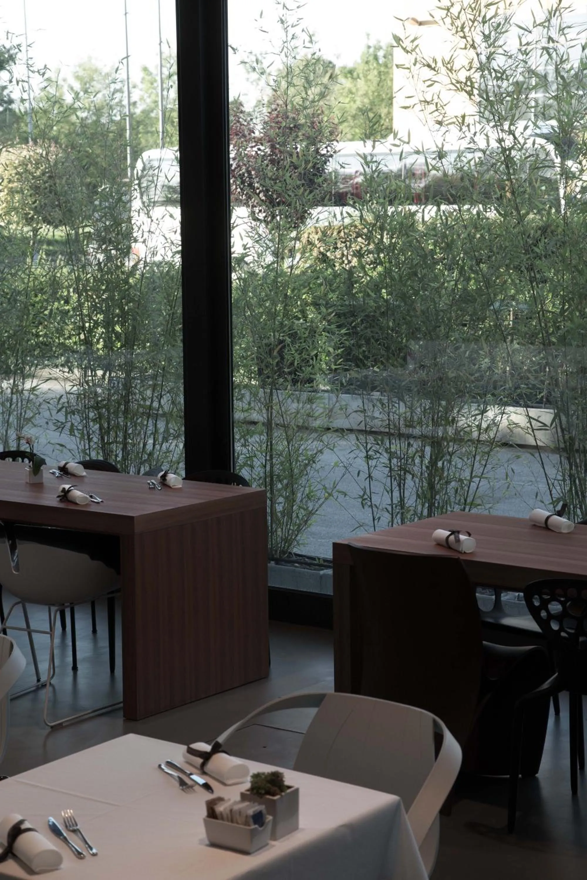 Restaurant/places to eat in Point Hotel