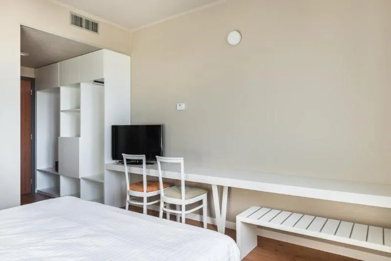 Bedroom, Bed in Point Hotel