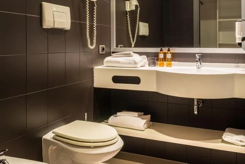Bathroom in Point Hotel