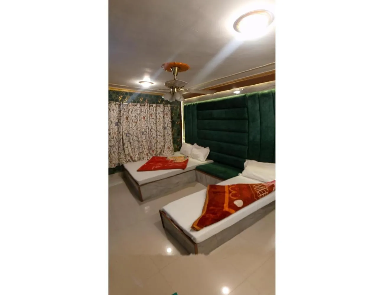 Bed in HOTEL ROOMA Srinagar