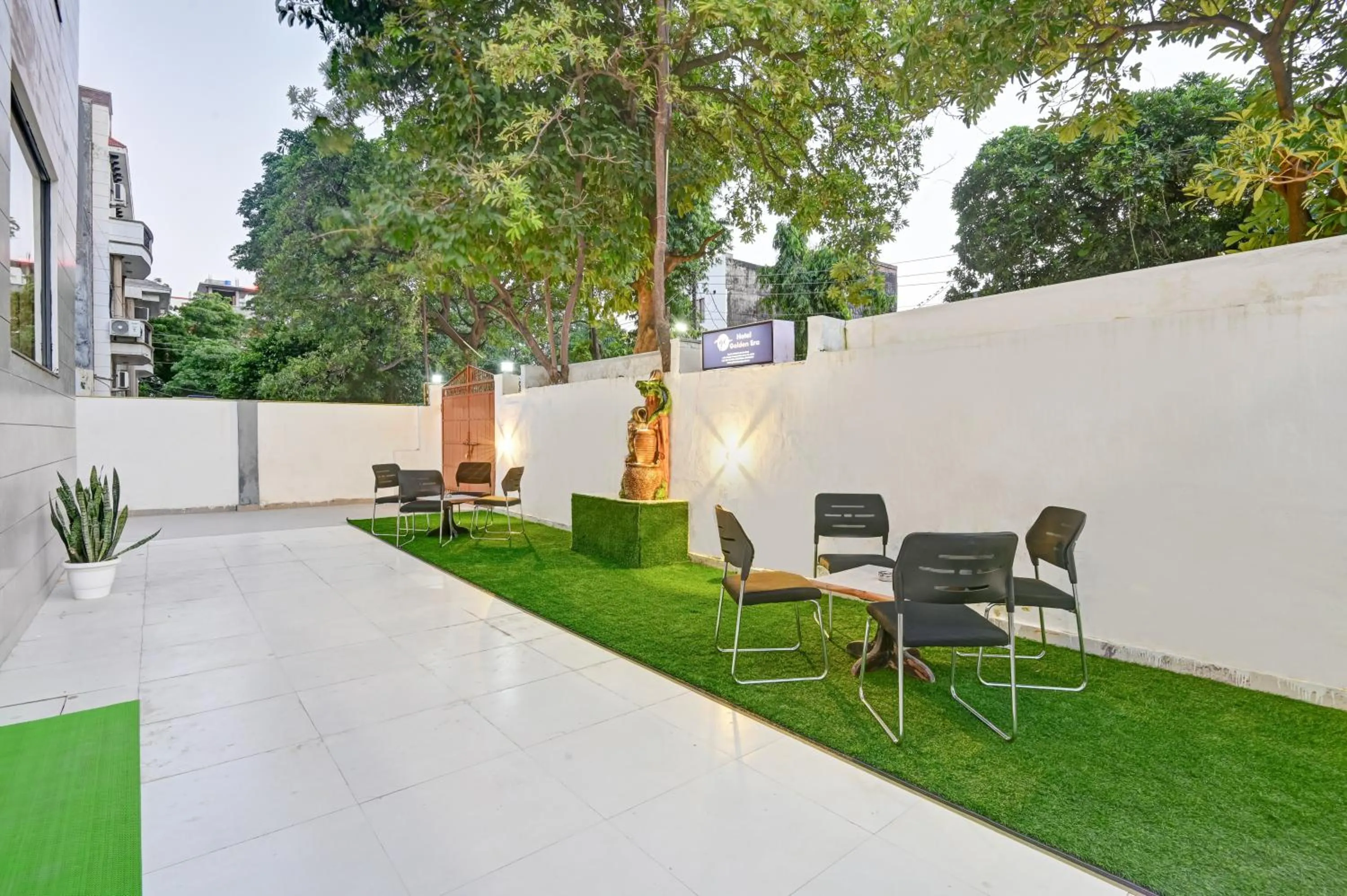 Day in Hotel Golden Era-Near Shopprix Mall