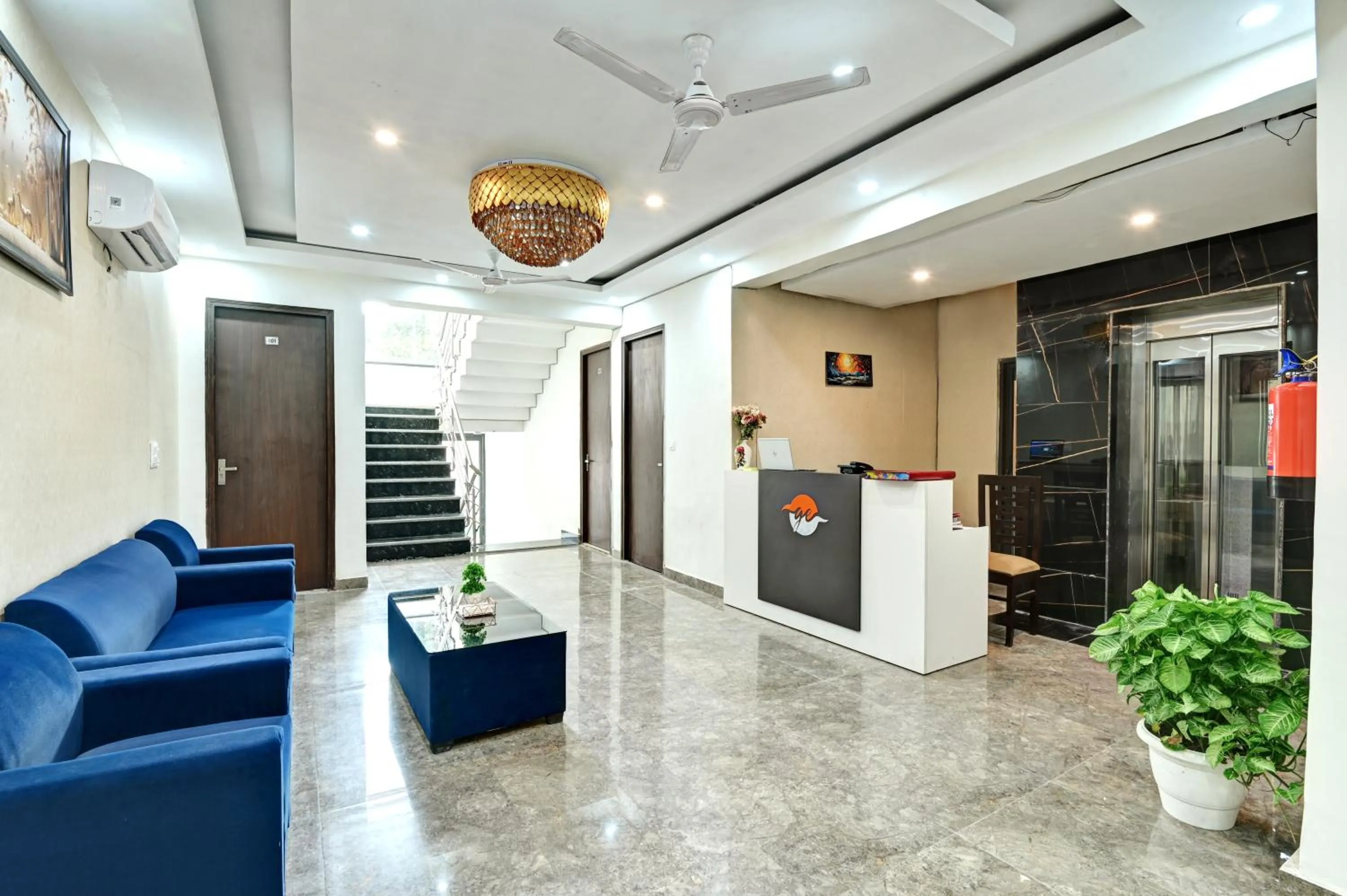 Living room in Hotel Golden Era-Near Shopprix Mall