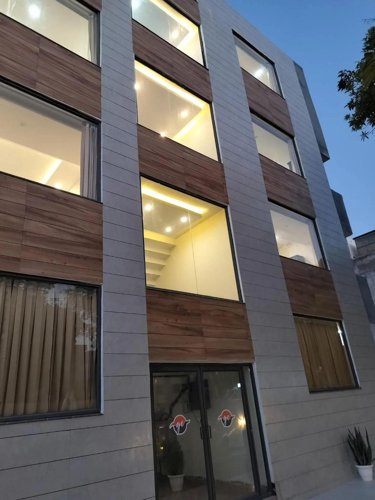 Property building in Hotel Golden Era-Near Shopprix Mall