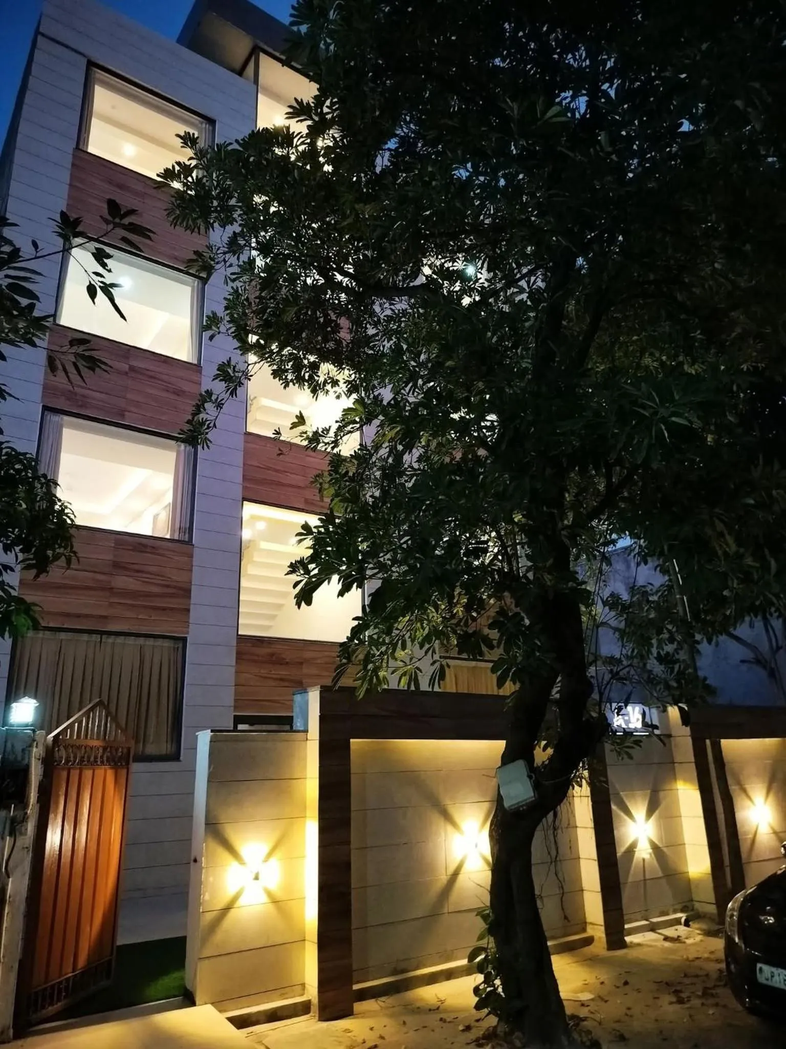 Property building in Hotel Golden Era-Near Shopprix Mall