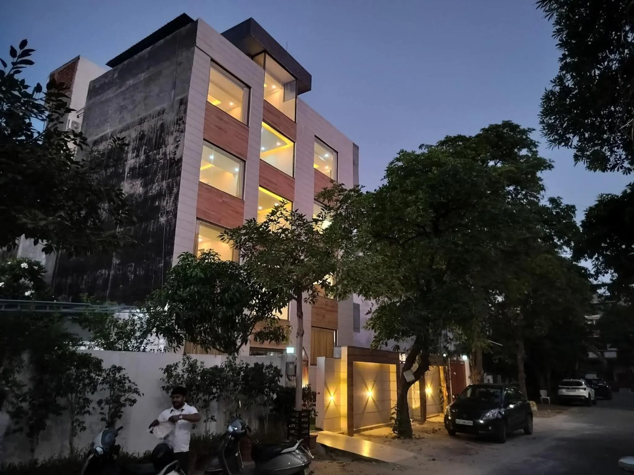 Property building in Hotel Golden Era-Near Shopprix Mall