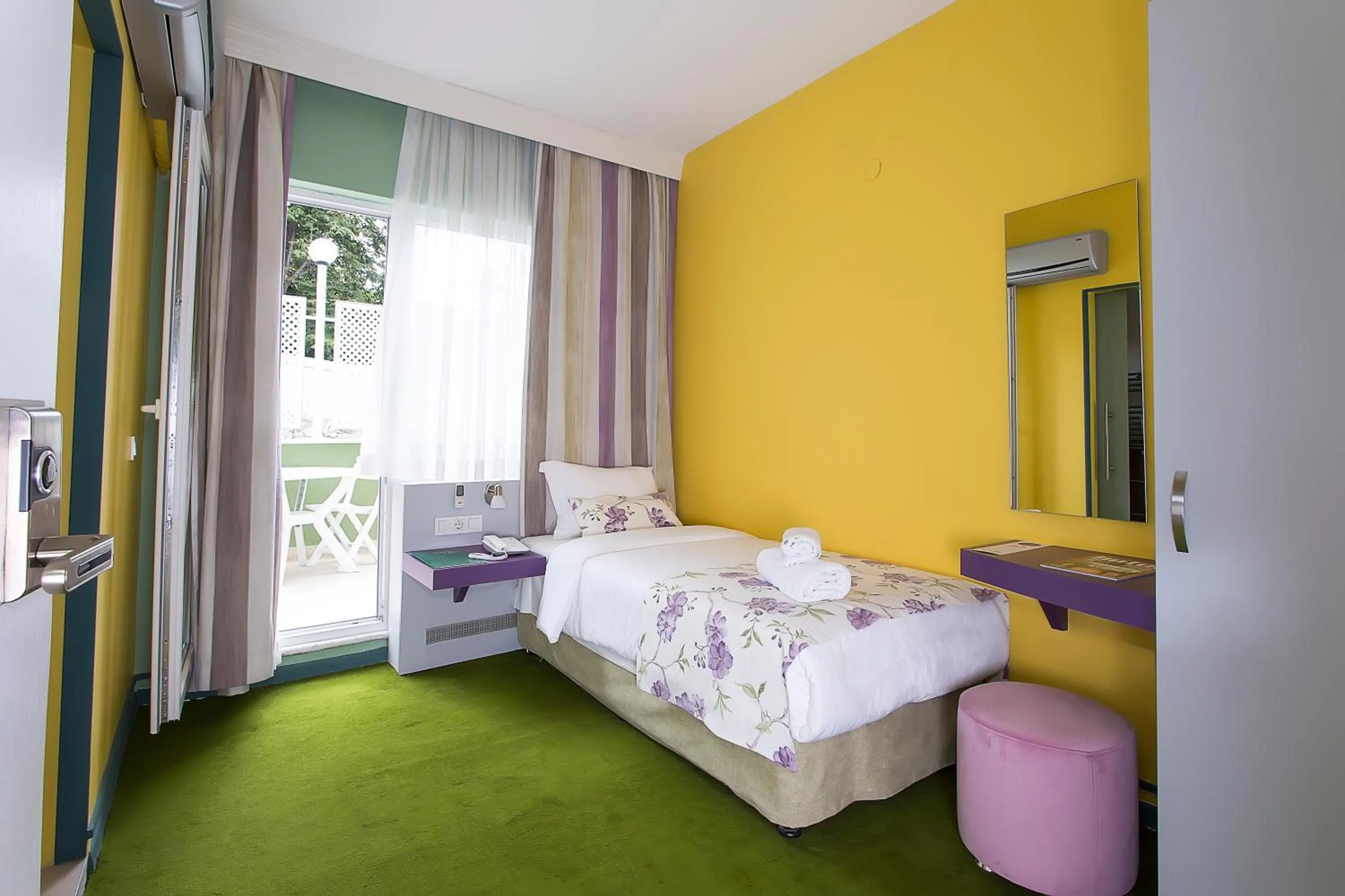 Photo of the whole room, Bed in Mini Harem Hotel