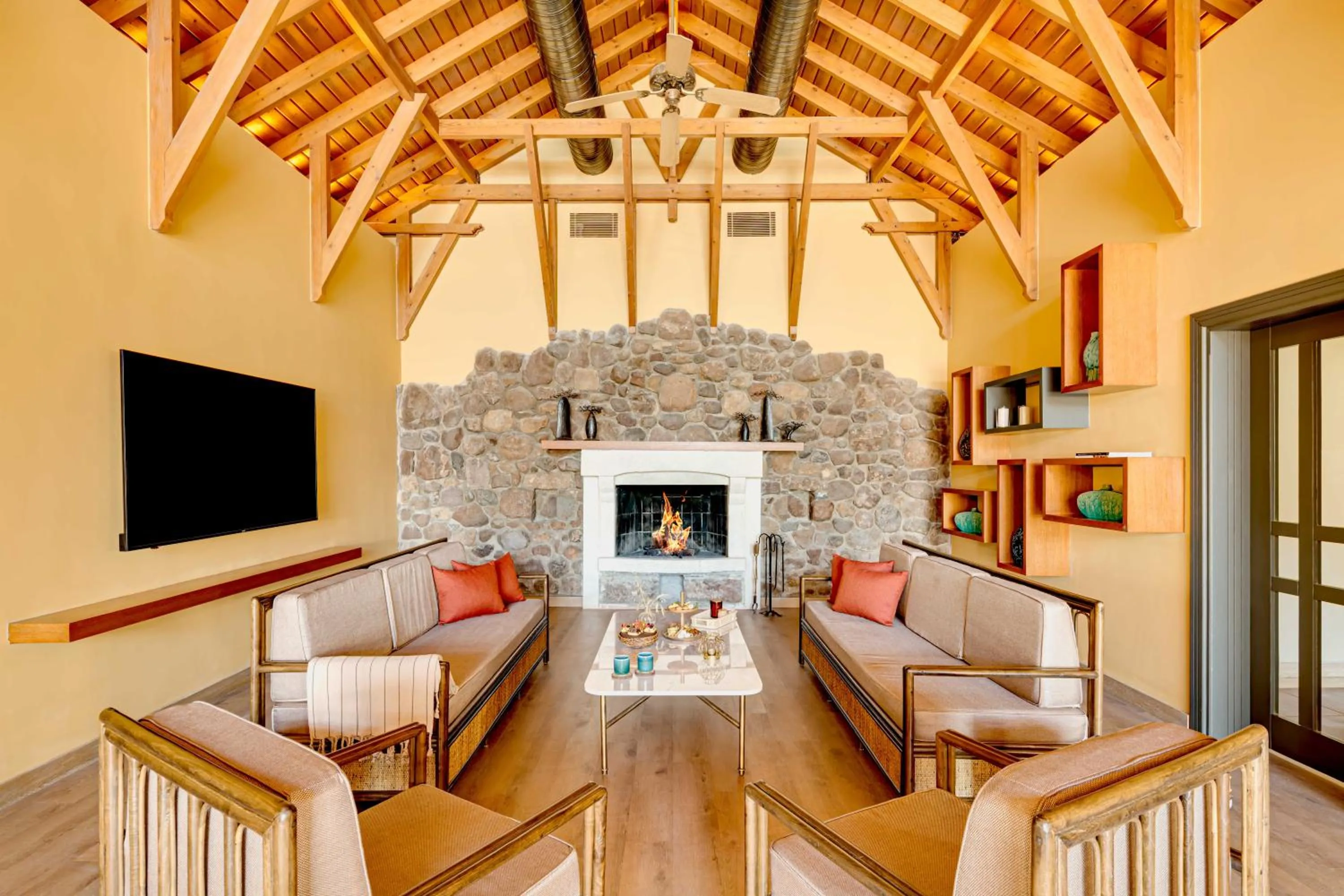 Communal lounge/ TV room in Divan Bodrum Palmira